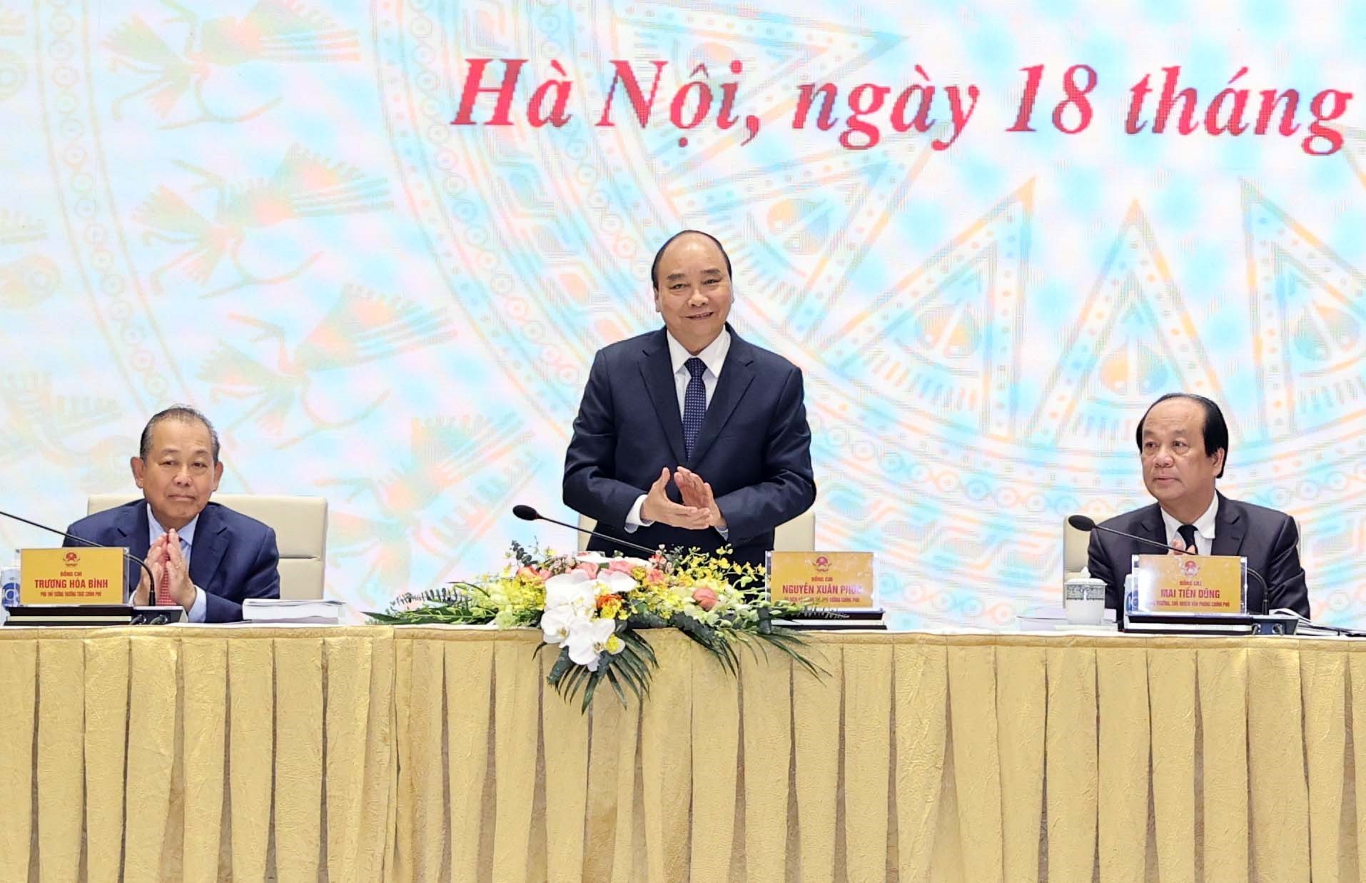 Thủ tướng Nguyễn Xuân Phúc chủ trì hội nghị. Ảnh: THỐNG NHẤT 