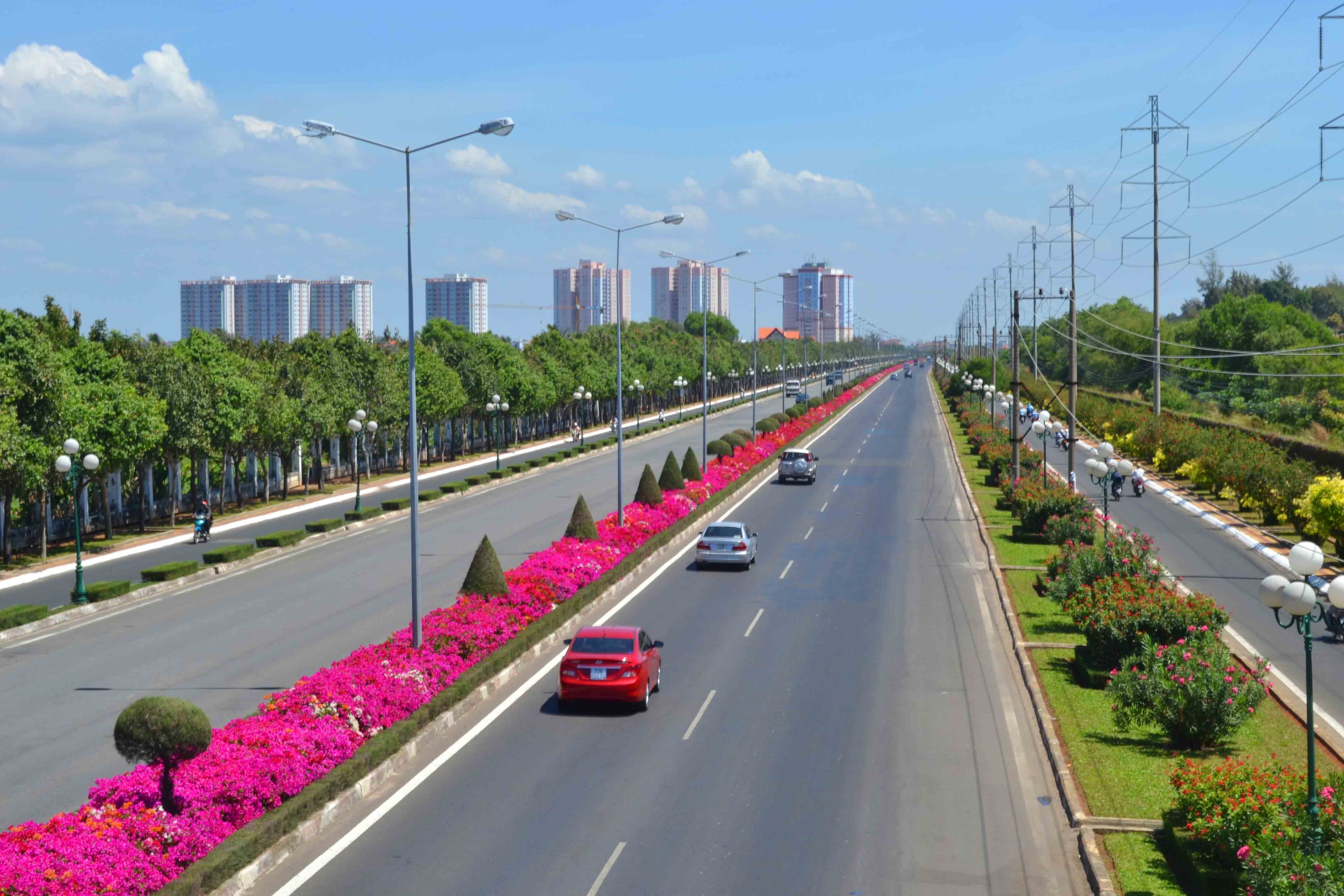 Việc đấu giá đất công phải được thực hiện đúng quy định, tránh lãng phí, tránh đầu cơ đất, không đúng với quy hoạch của tỉnh. Trong ảnh: Khu đất trên đường 3/2 (TP. Vũng Tàu) nhận chuyển giao từ Ngân hàng Công thương Việt Nam sẽ được chuyển tiếp đấu giá trong năm 2021.