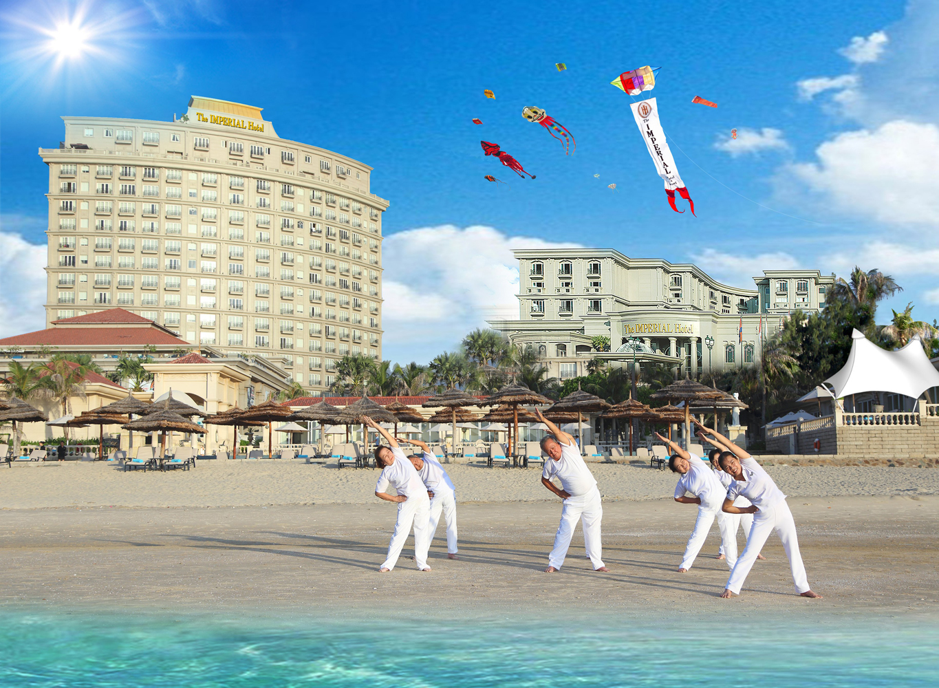 Du khách tập dưỡng sinh trên biển trong kỳ nghỉ dưỡng tại The Imperial Hotel. 