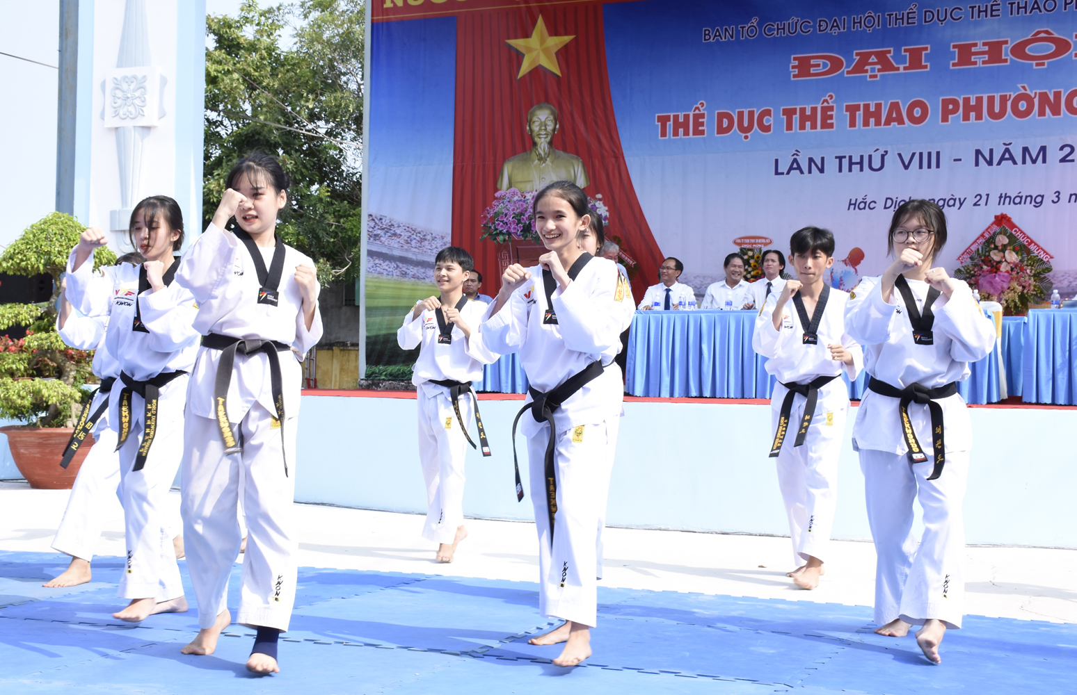 Đồng diễn Taekwondo tại lễ khai mạc Đại hội TDTT phường Hắc Dịch.