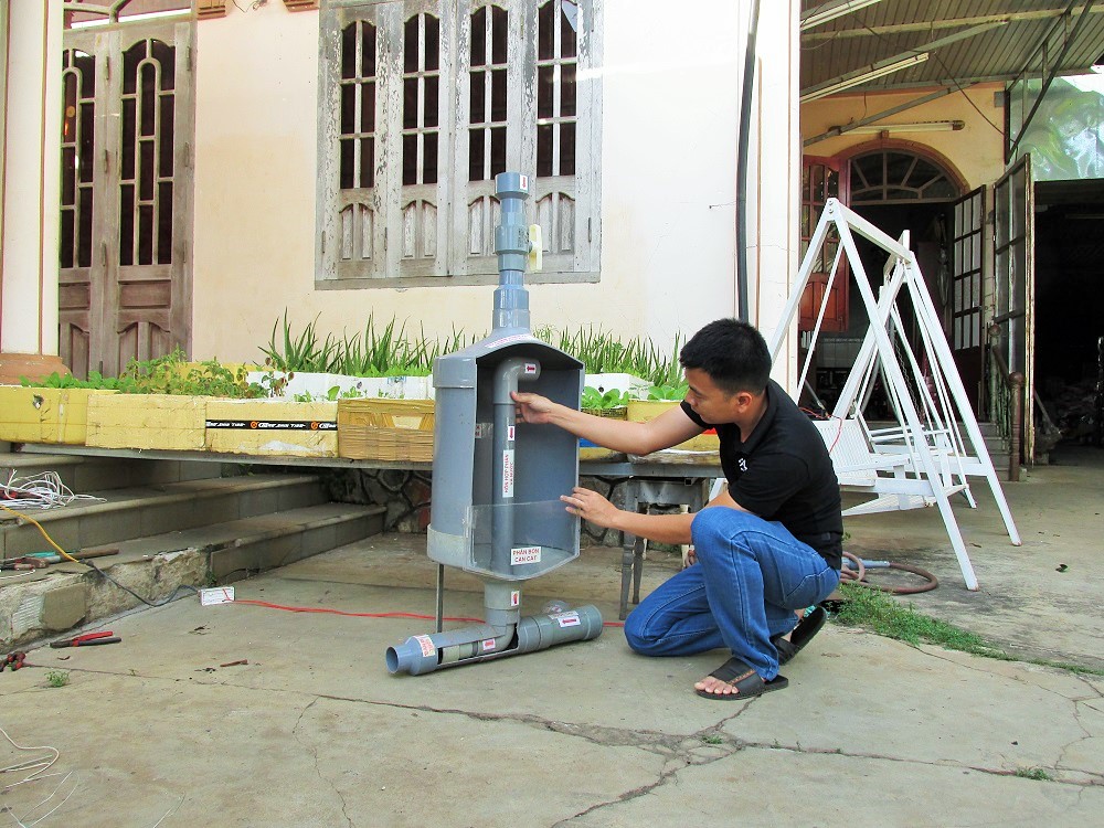 Ông Nguyễn Ngọc Hiển, xã Bình Giã, huyện Châu Đức chế tạo thành công hệ thống tưới bù áp, giúp giảm chi phí, nhân công mang lại hiệu quả kinh tế cao cho nông dân.