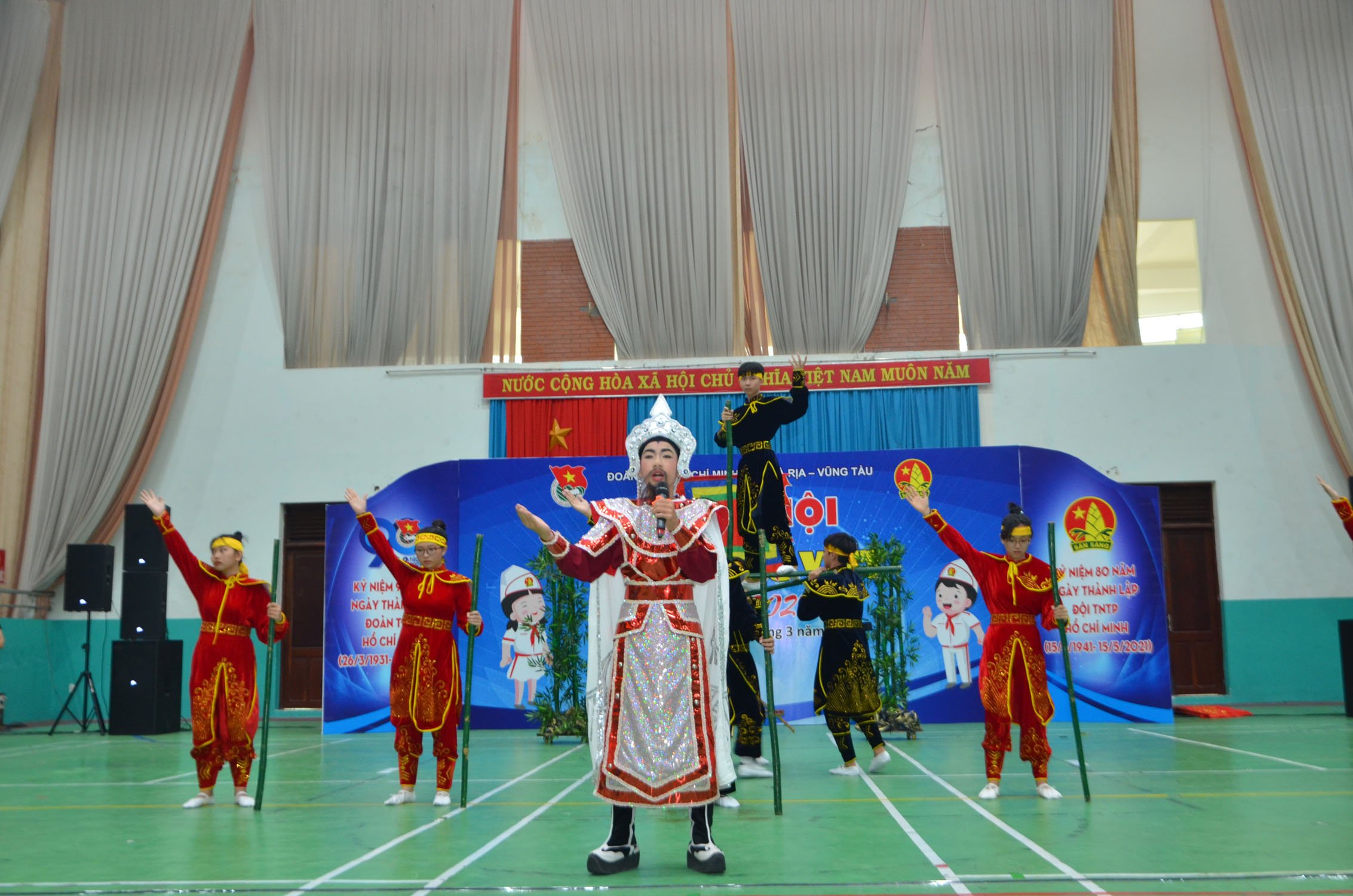 Tiết mục “Nam quốc sơn hà” của đội Long Điền.