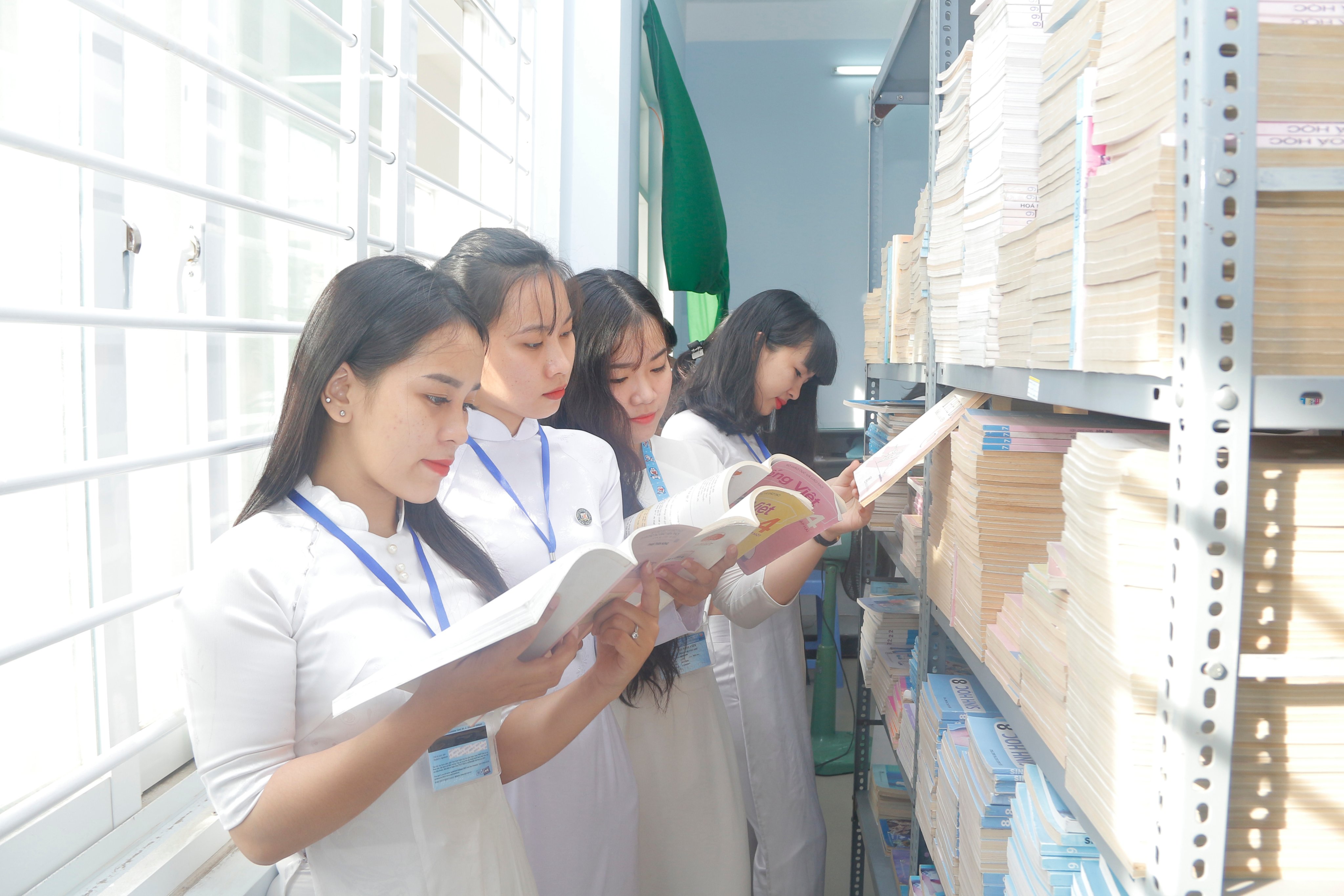 TS. Hồ Cảnh Hạnh, Hiệu trưởng Trường CĐ Sư phạm BR-VT đề xuất thành lập trường ĐH công lập của tỉnh. Trong ảnh: SV Trường CĐ Sư phạm BR-VT học nhóm. Ảnh: KHÁNH CHI