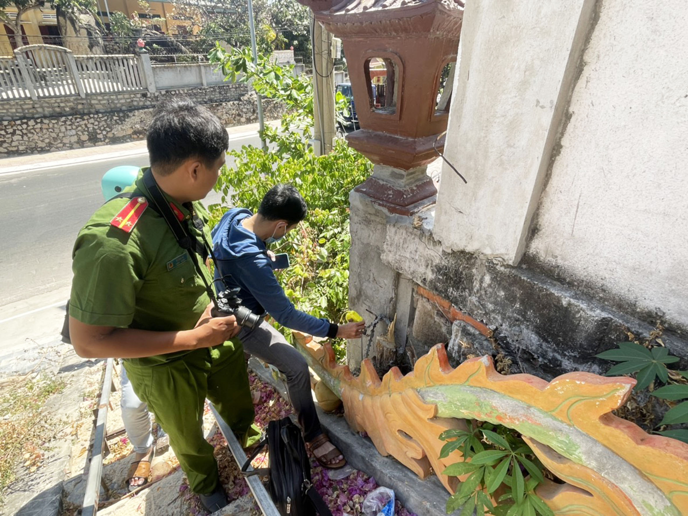 Công an TP.Vũng Tàu ghi nhận hiện trường điều tra vụ bông giấy bị phá hoại  trên địa bàn thành phố.