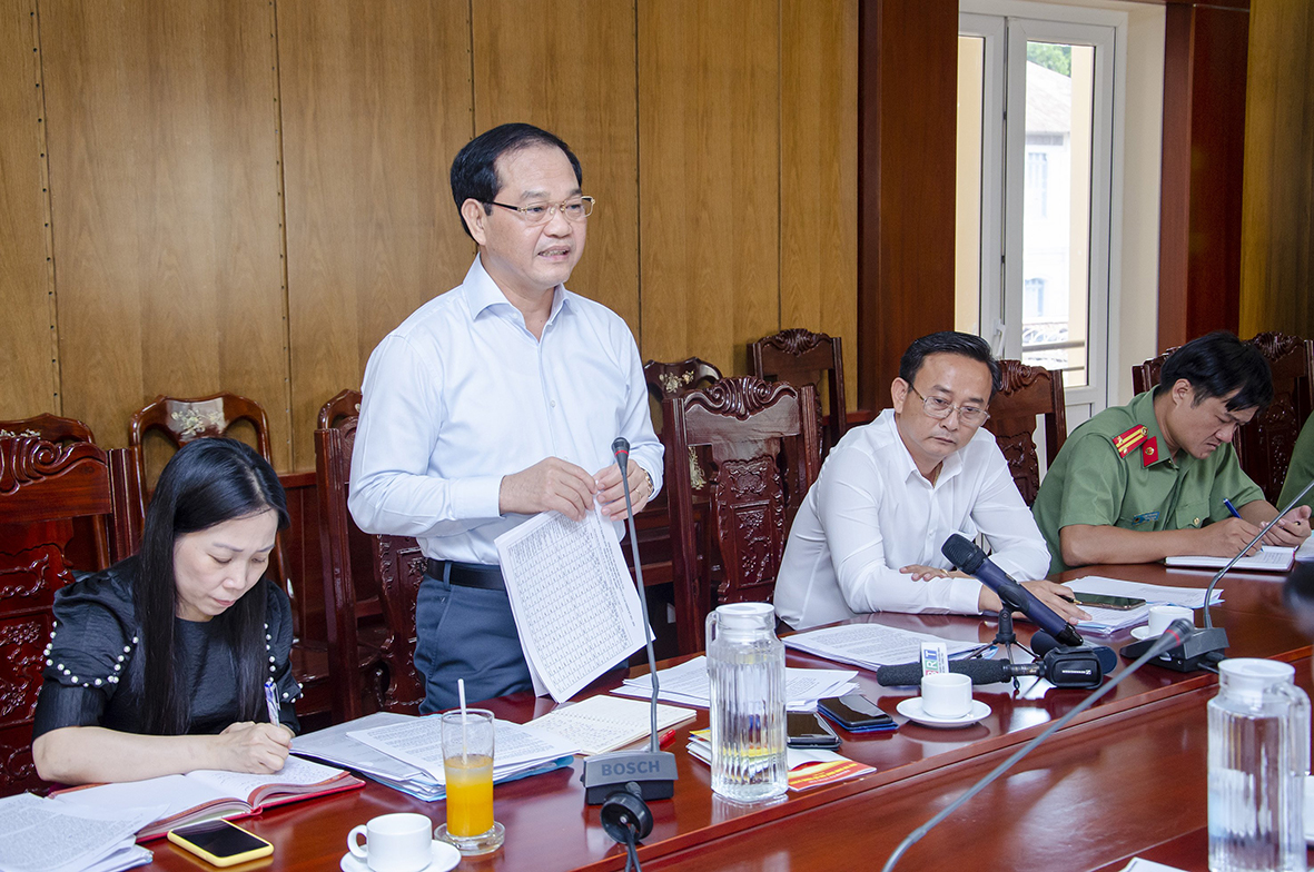 Ông Mai Ngọc Thuận, Phó Chủ tịch HĐND tỉnh, Phó Trưởng Ban Thường trực UBBC tỉnh phát biểu tại buổi làm việc.