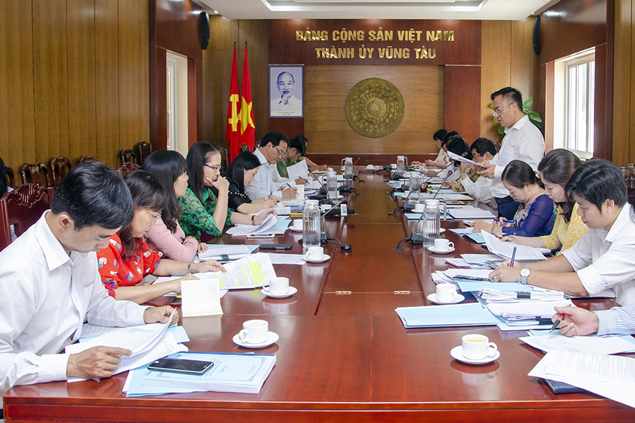 Quang cảnh buổi làm việc.
