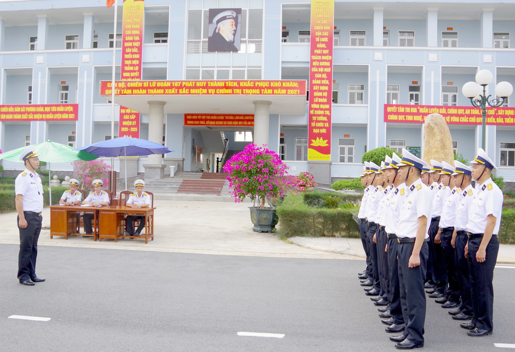 Đoàn kiểm tra công tác huấn luyện điều lệnh tại Lữ đoàn 167, Vùng 2 Hải quân.