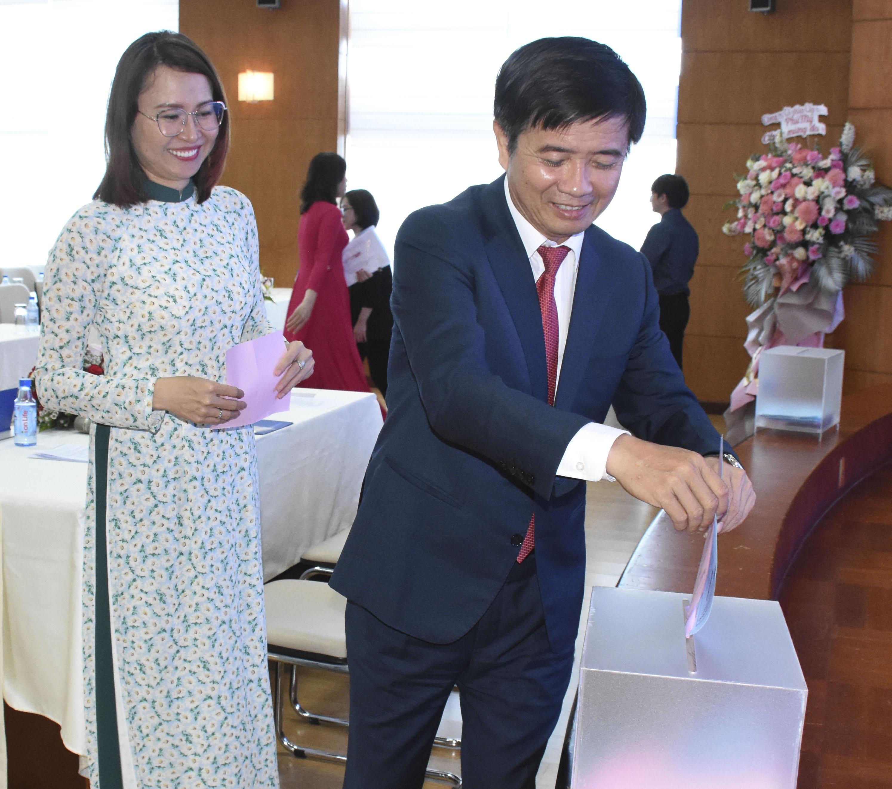 Lãnh đạo BWACO bỏ phiếu bầu thành viên HĐQT.