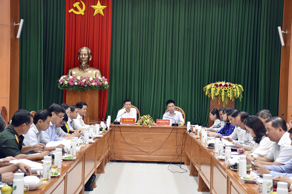 Quang cảnh buổi làm việc.