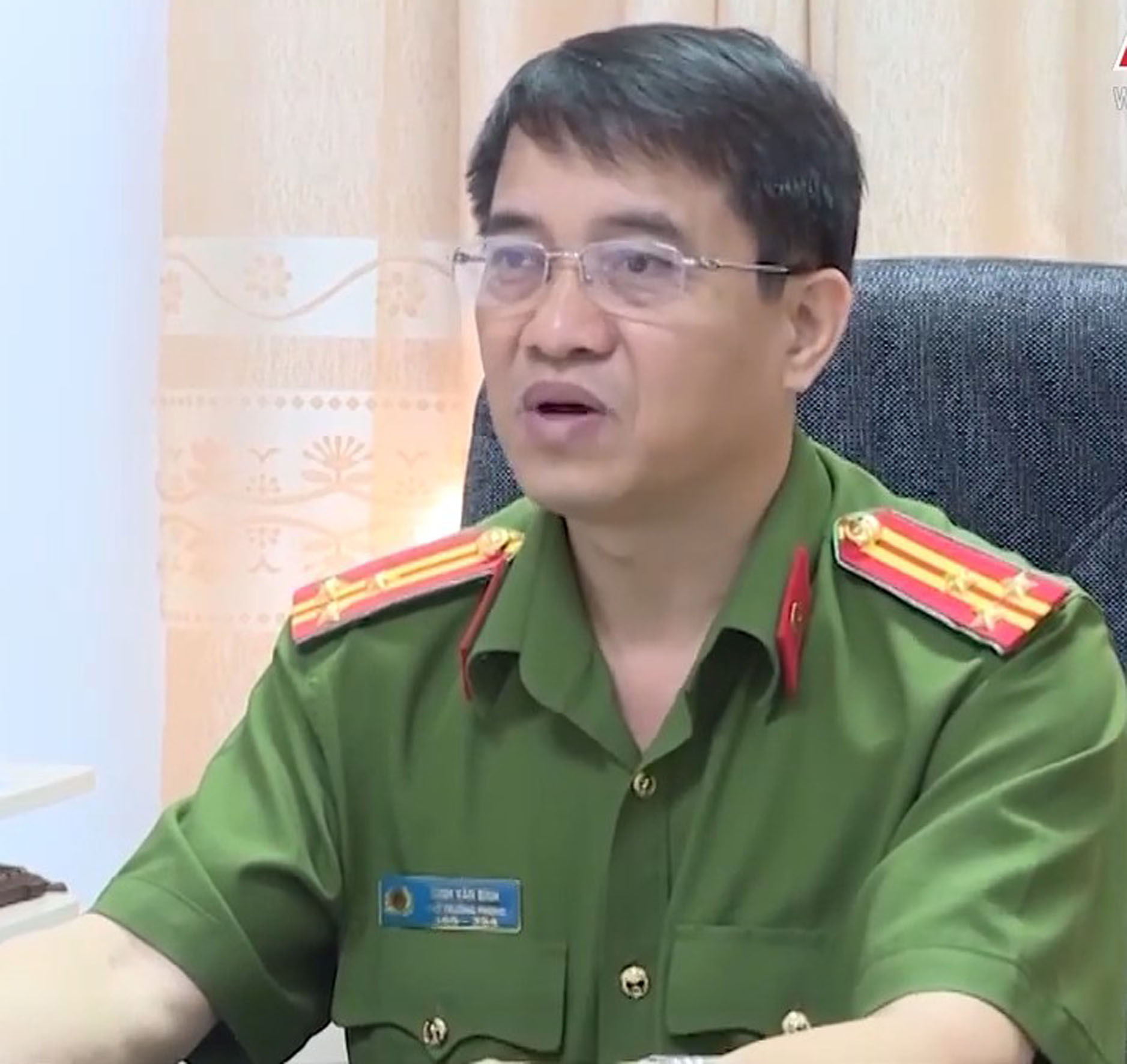 Dữ liệu công dân sẽ được tích hợp vào thẻ CCCD gắn chíp.  Trong ảnh: Công an huyện Đất Đỏ làm CCCD gắn chíp cho người dân.