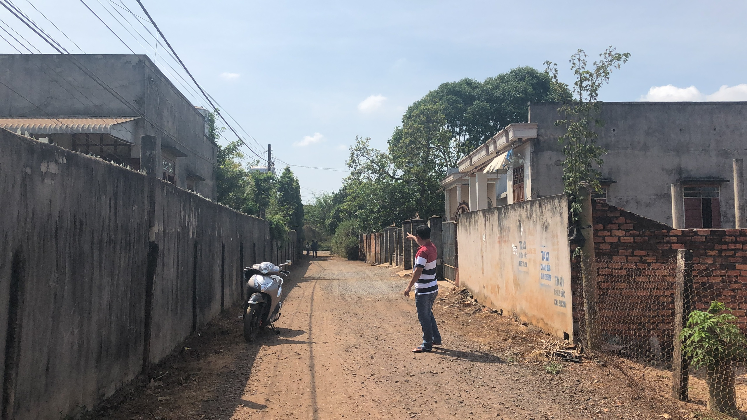 Việc thu hồi đất một phía khiến cho nhiều hộ dân ở ấp Lộc Hòa (xã Bình Giã, huyện Châu Đức) gần như  bị giải tỏa trắng.