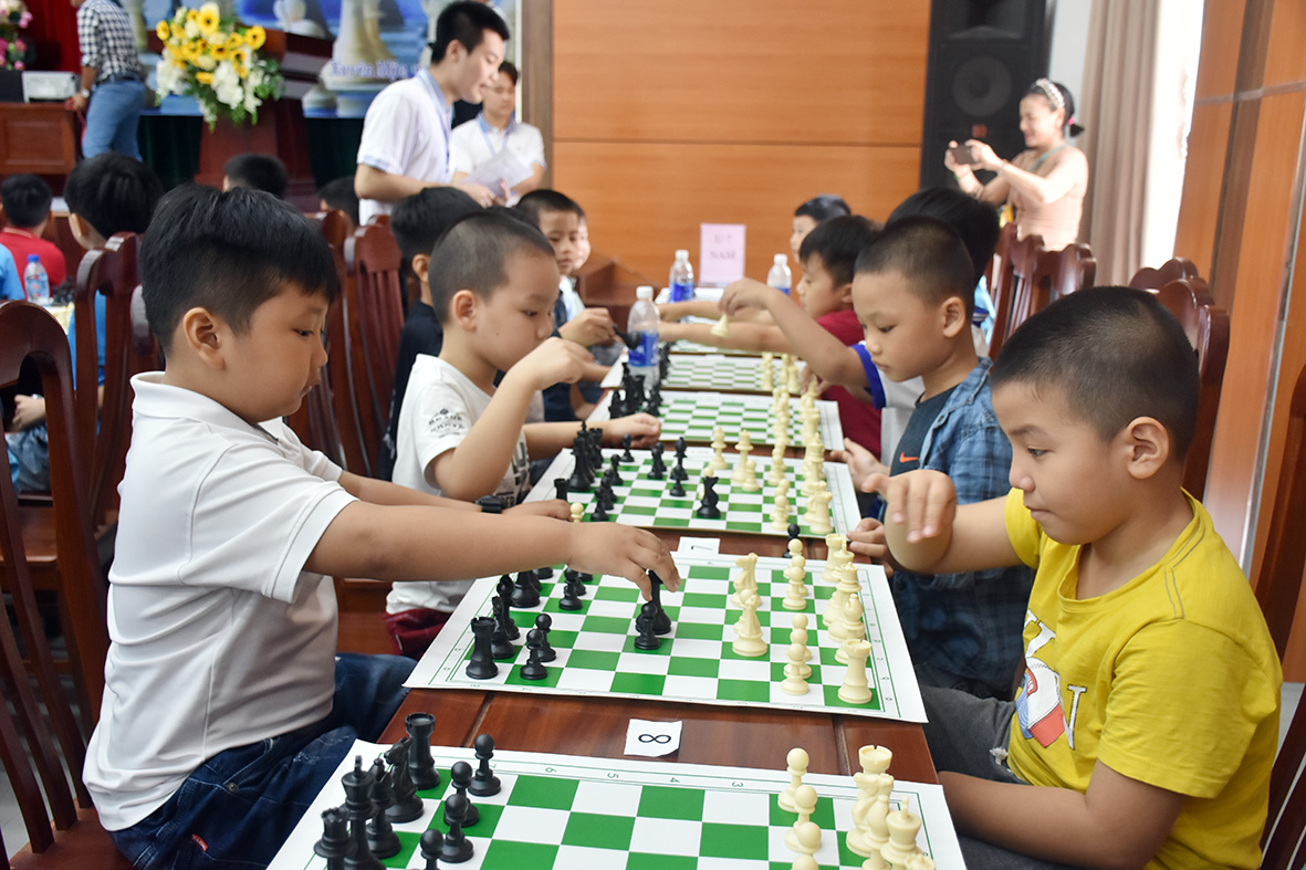 VĐV lứa tuổi U7 thi đấu tại giải.