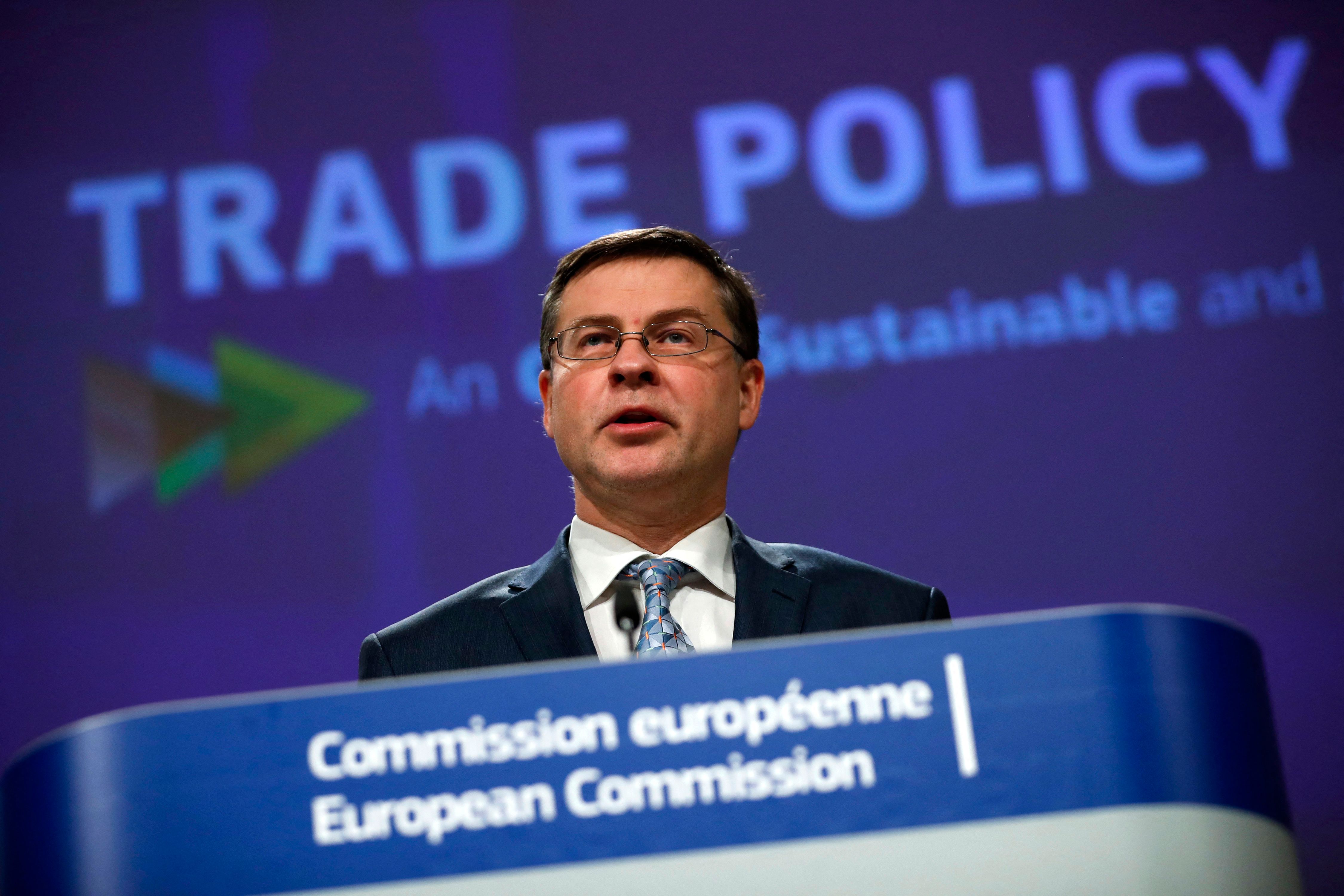 Ủy viên Thương mại của Liên minh châu Âu (EU) Valdis Dombrovskis tại cuộc họp báo ở Brussels, Bỉ.