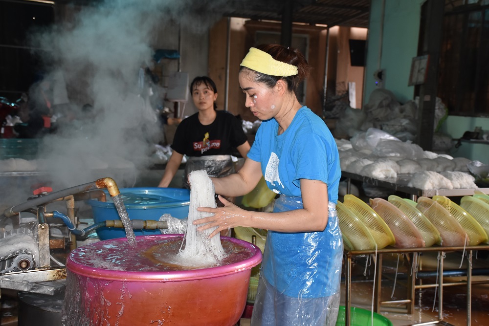 Mặc dù đứng trước nhiều khó khăn, thách thức, song nhờ áp dụng KHKT vào sản xuất, nghề làm bún Long Kiên vẫn phát triển tốt.