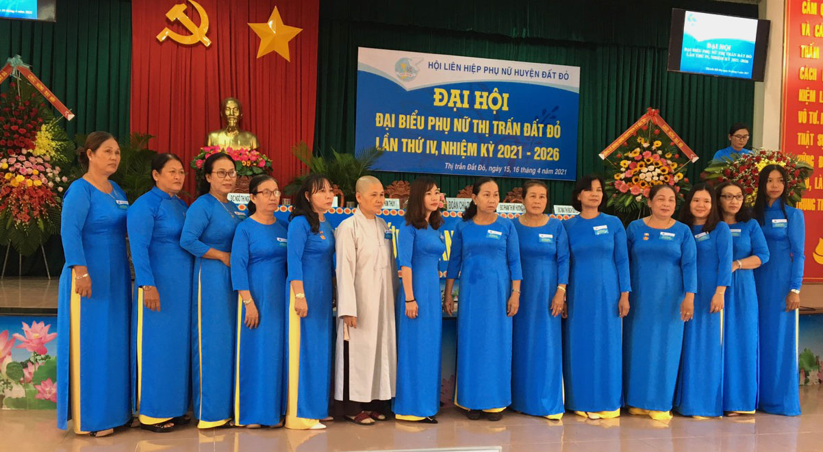 BCH Hội LHPN thị trấn Đất Đỏ khóa IV, nhiệm kỳ 2021-2026 ra mắt đại hội.