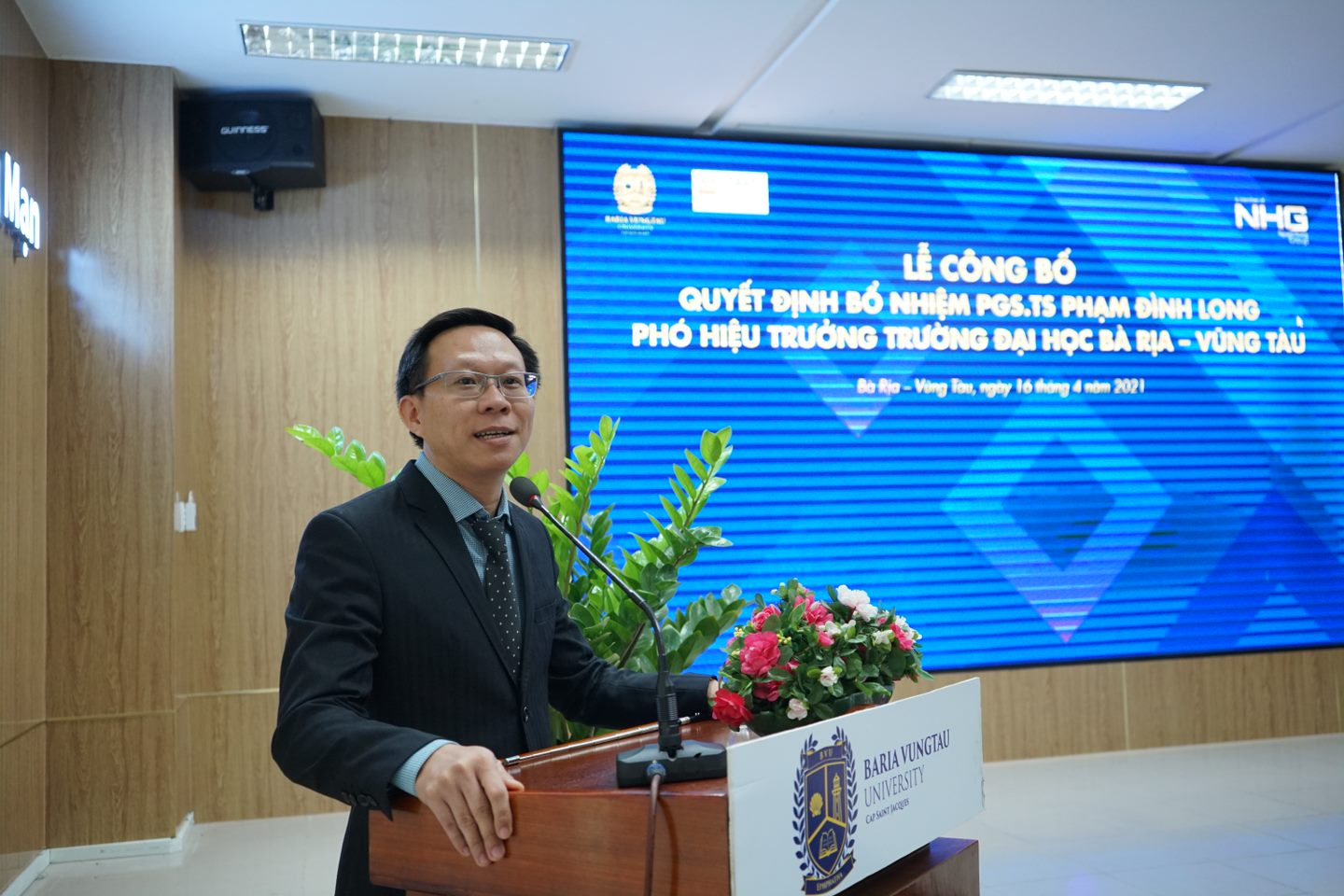 Tân Phó Hiệu trưởng BVU PGS.TS Phạm Đình Long phát biểu tại lễ bổ nhiệm.