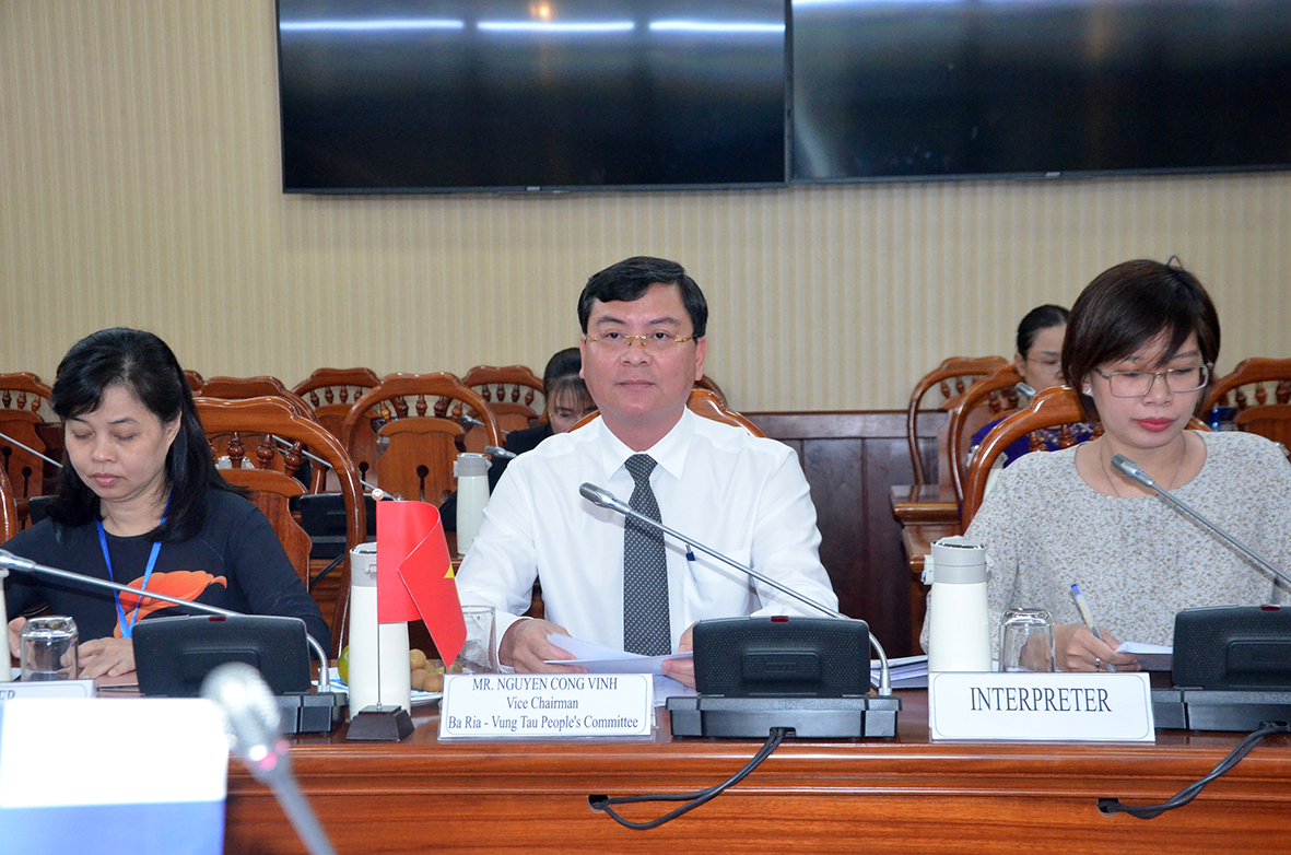 Ông Nguyễn Công Vinh, Phó Chủ tịch UBND tỉnh tiếp ông Kari Kahiluoto, Đại sứ Phần Lan tại Việt Nam.