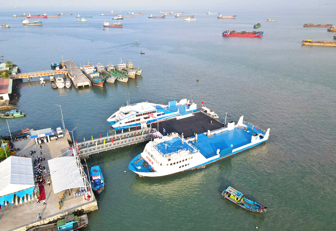 Phà chở khách đi tuyến Vũng Tàu - Cần Giờ.