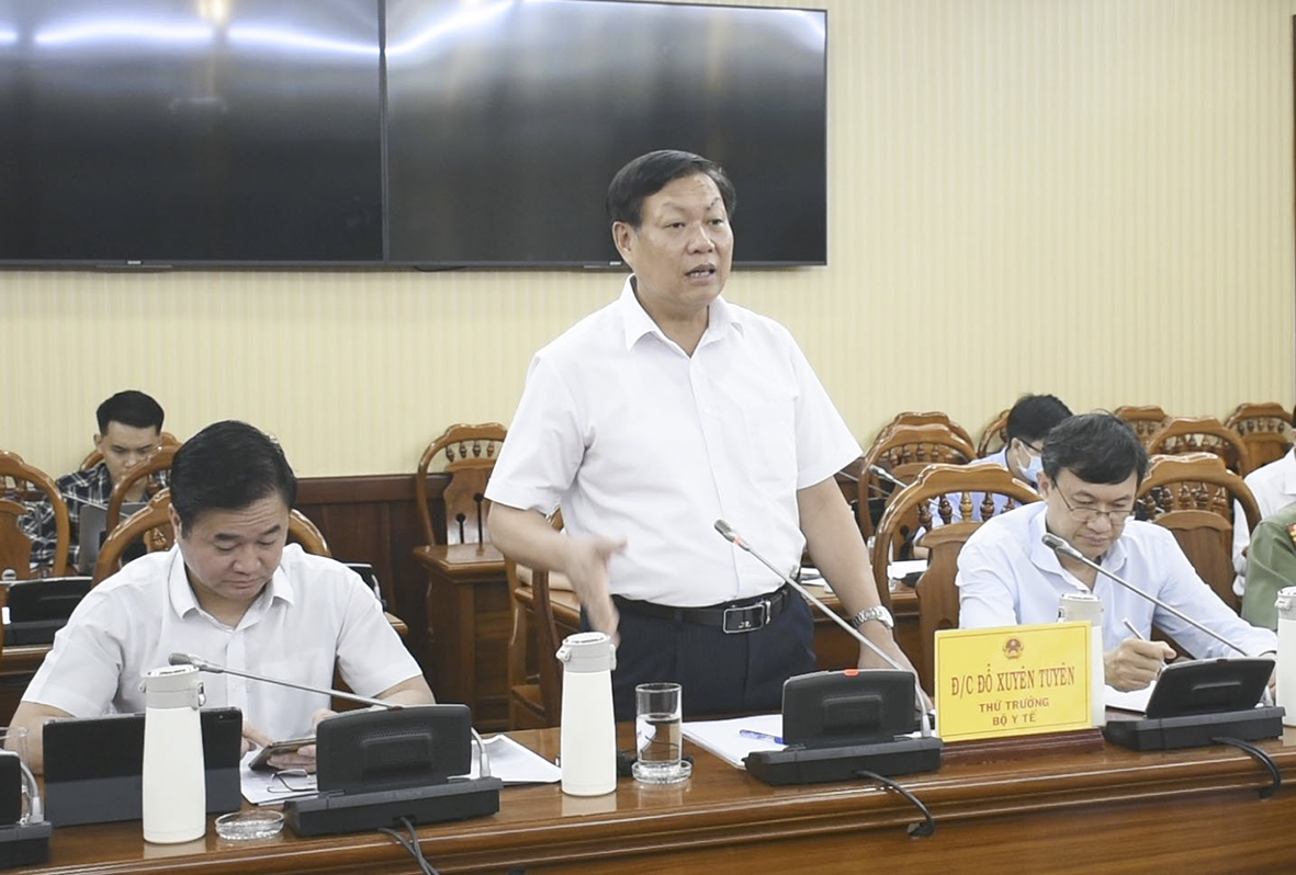 Thứ trưởng Bộ Y tế Đỗ Xuân Tuyên phát biểu tại buổi làm việc.
