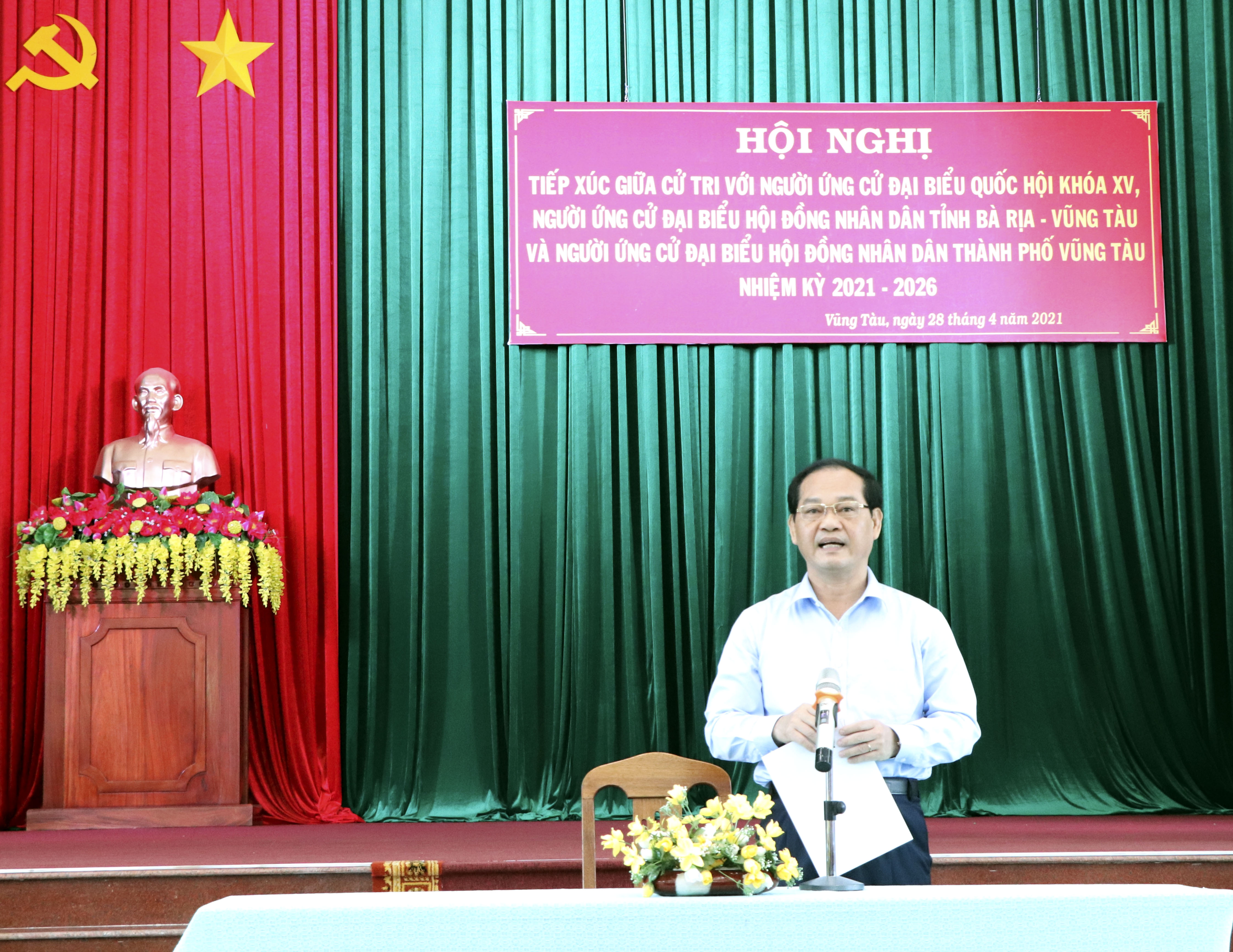 Ông Mai Ngọc Thuận, Ủy viên Ban Thường vụ Tỉnh ủy, Phó Chủ tịch HĐND tỉnh trình bày chương trình hành động khi tham gia ứng cử đại biểu HĐND tỉnh nhiệm kỳ 2021-2026.
