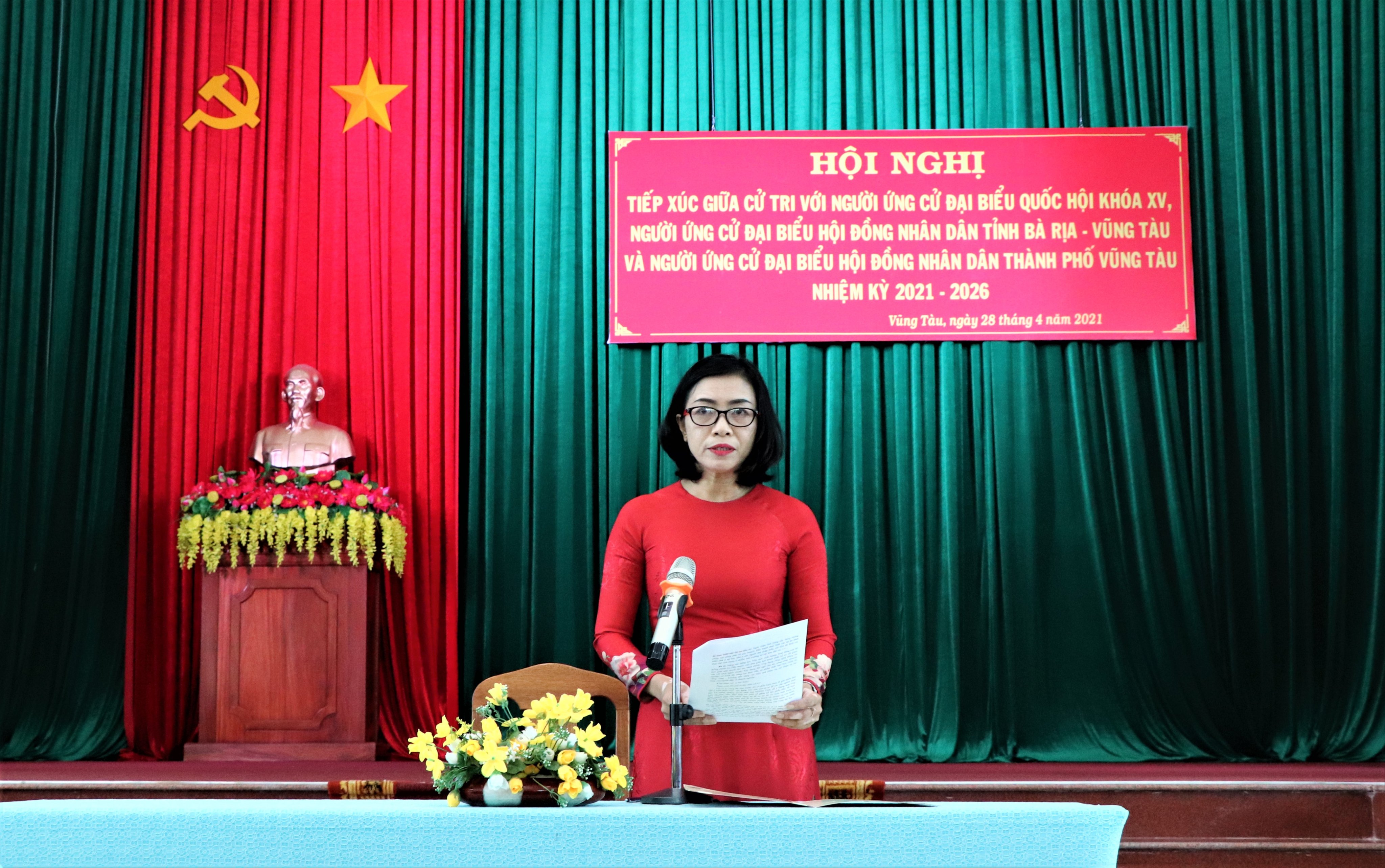 Bà Lê Thị Thanh Bình, Phó Bí thư Thường trực Thành ủy Vũng Tàu trình bày chương trình hành động khi tham gia ứng cử đại biểu HĐND tỉnh nhiệm kỳ 2021-2026.