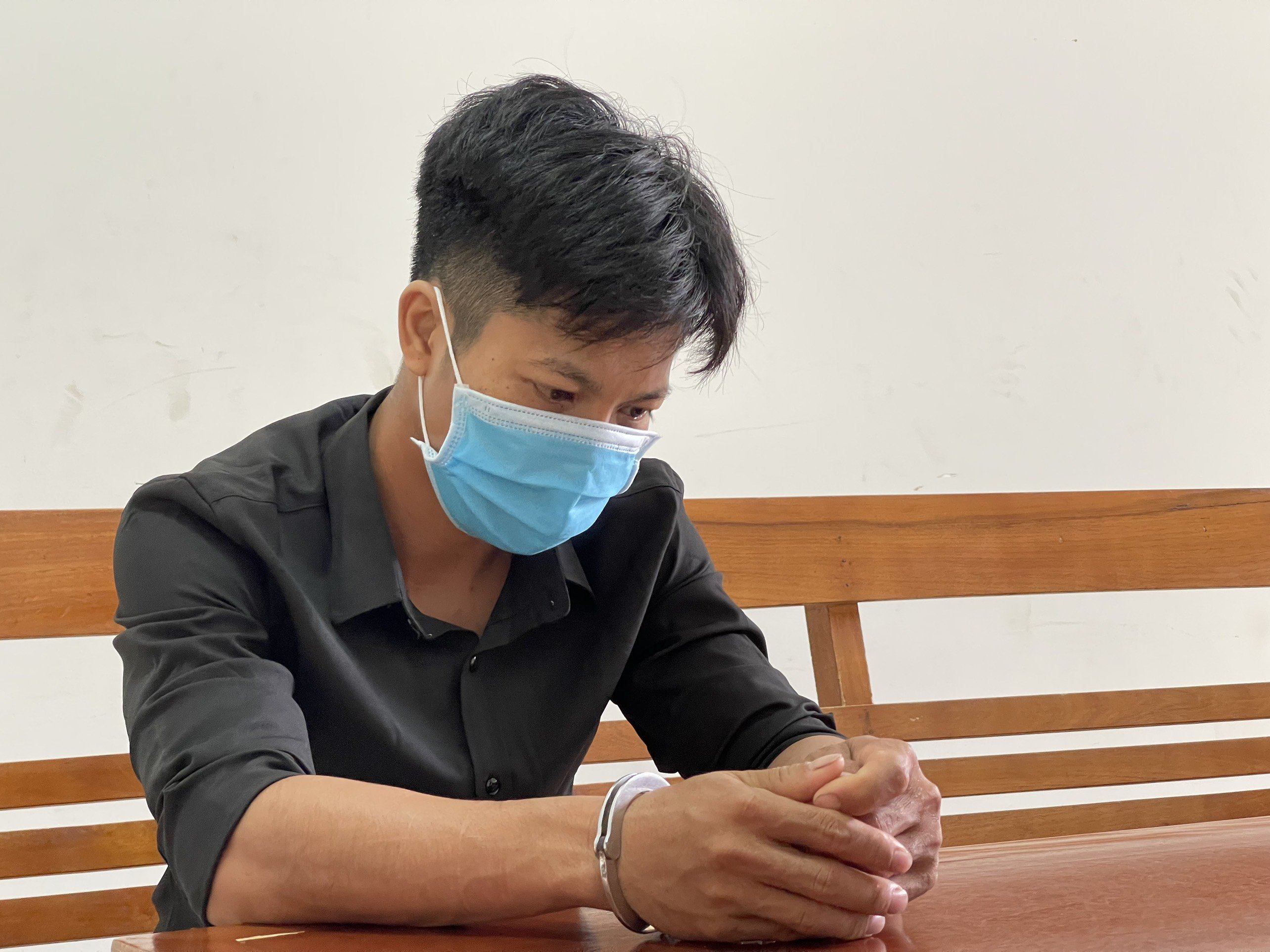 Trần Văn Long tại cơ quan Công an.