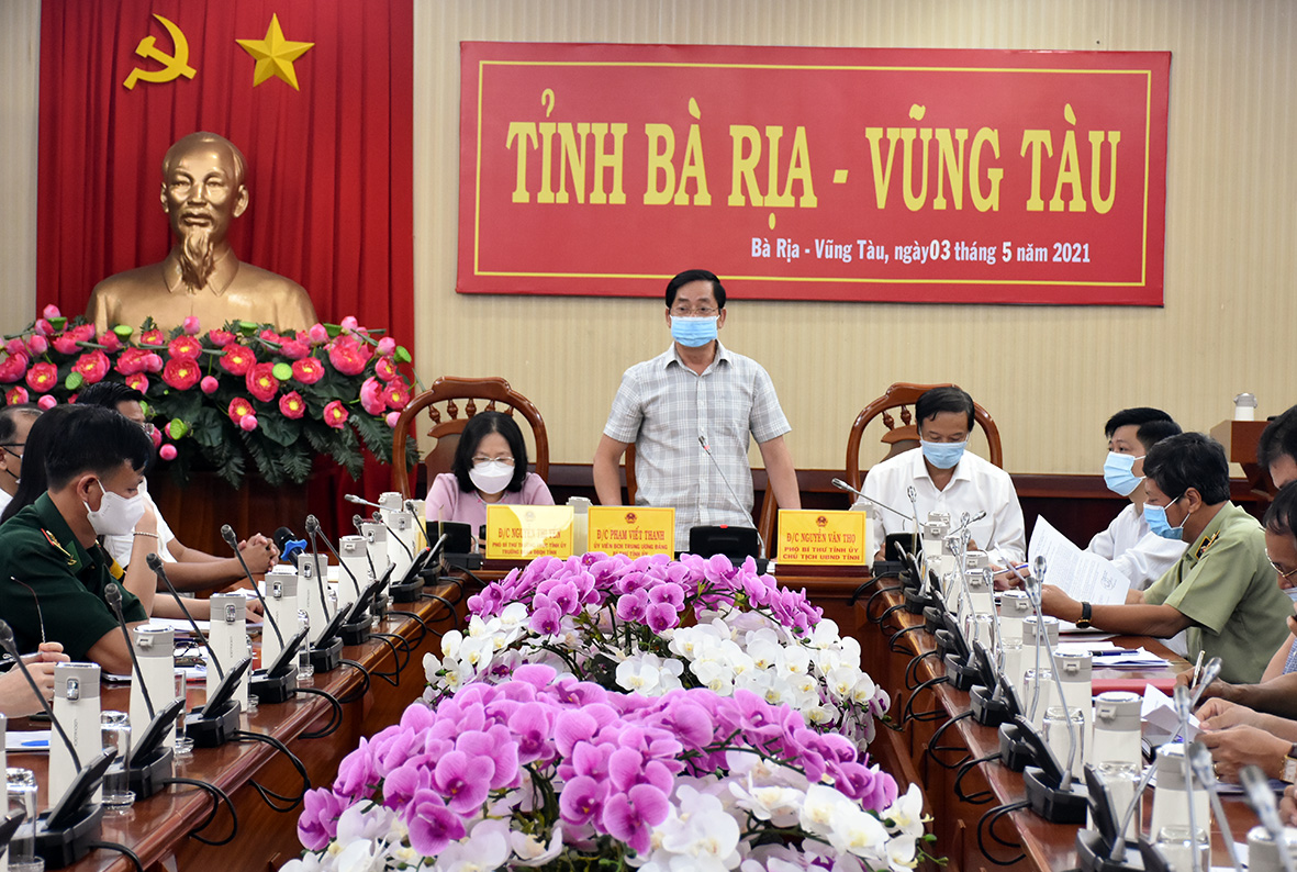 Ông Phạm Viết Thanh, Ủy viên Trung ương Đảng, Bí thư Tỉnh ủy phát biểu tại cuộc họp.
