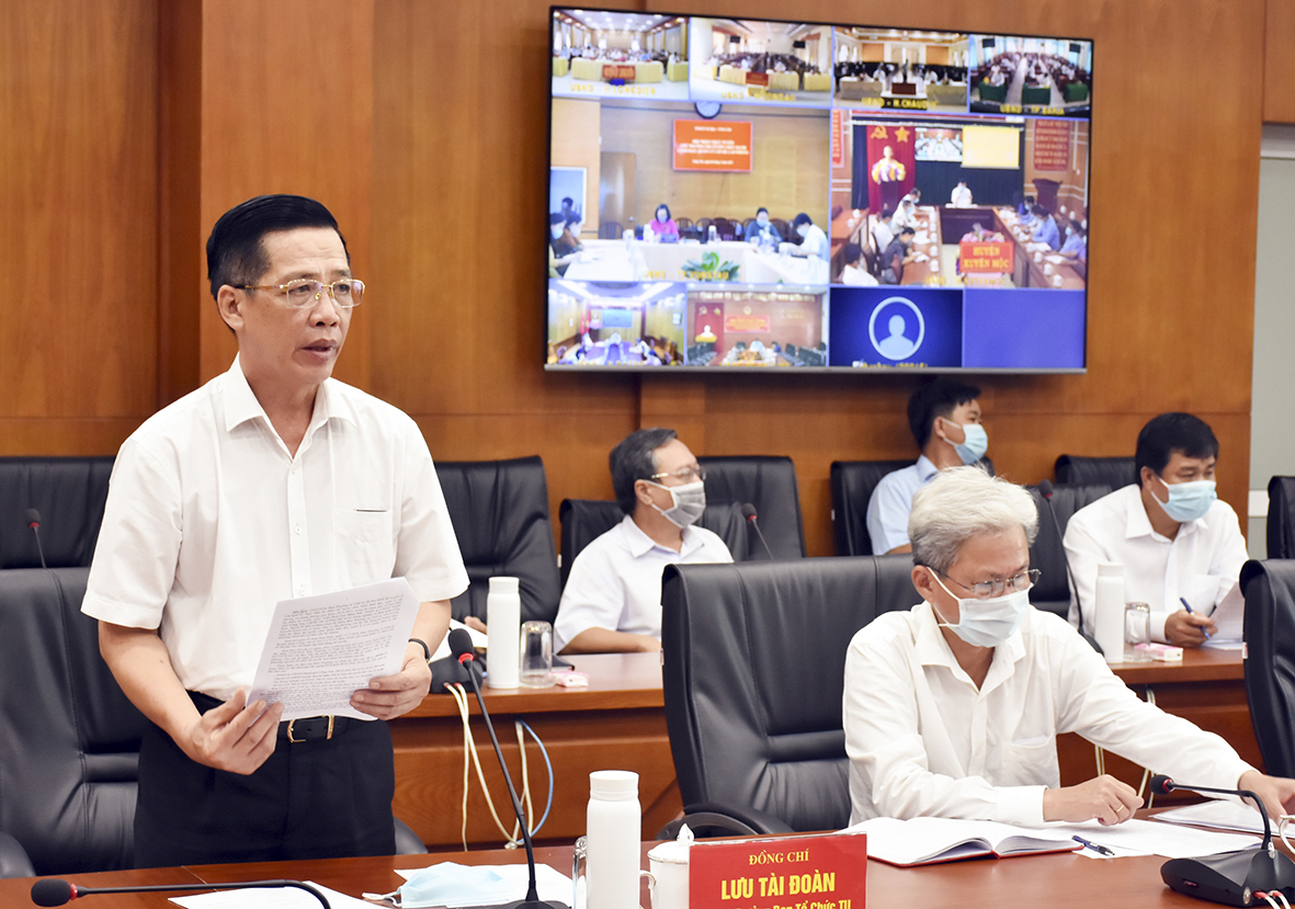 Ông Lưu Tài Đoàn, Ủy viên Ban Thường vụ Tỉnh ủy, Trưởng Ban Tổ chức Tỉnh ủy phát biểu đề dẫn Hội thảo.