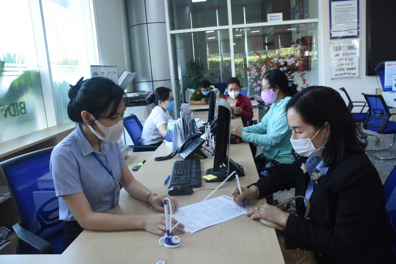 Khách hàng giao dịch tại BIDV Bà Rịa.