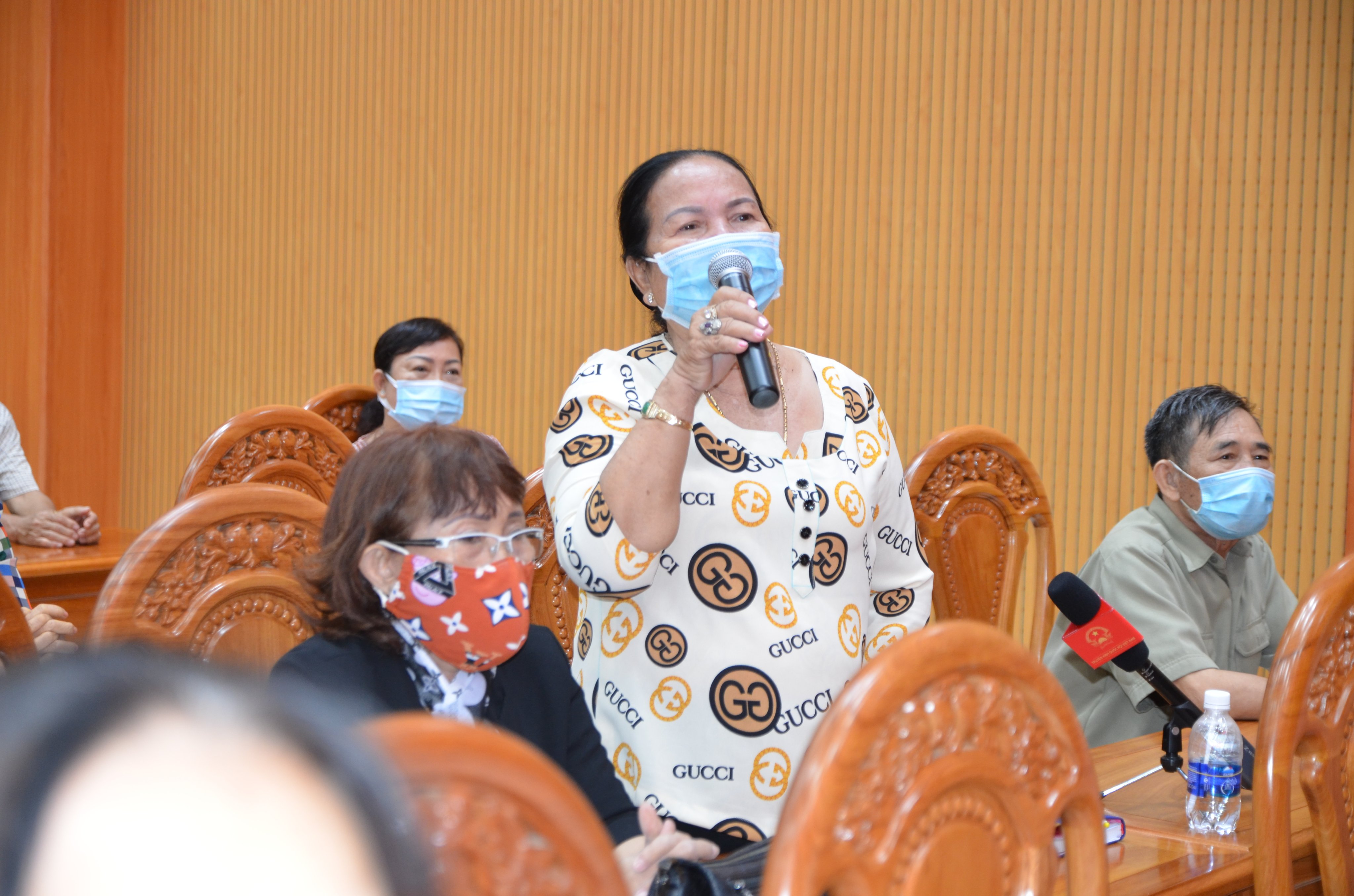 Cử tri Nguyễn Thị Lụa, phường Long Toàn tin tưởng các ứng cử viên nếu trúng cử ĐBQH sẽ thực sự là người đại biểu dân cử của nhân dân. Ảnh: MINH THANH