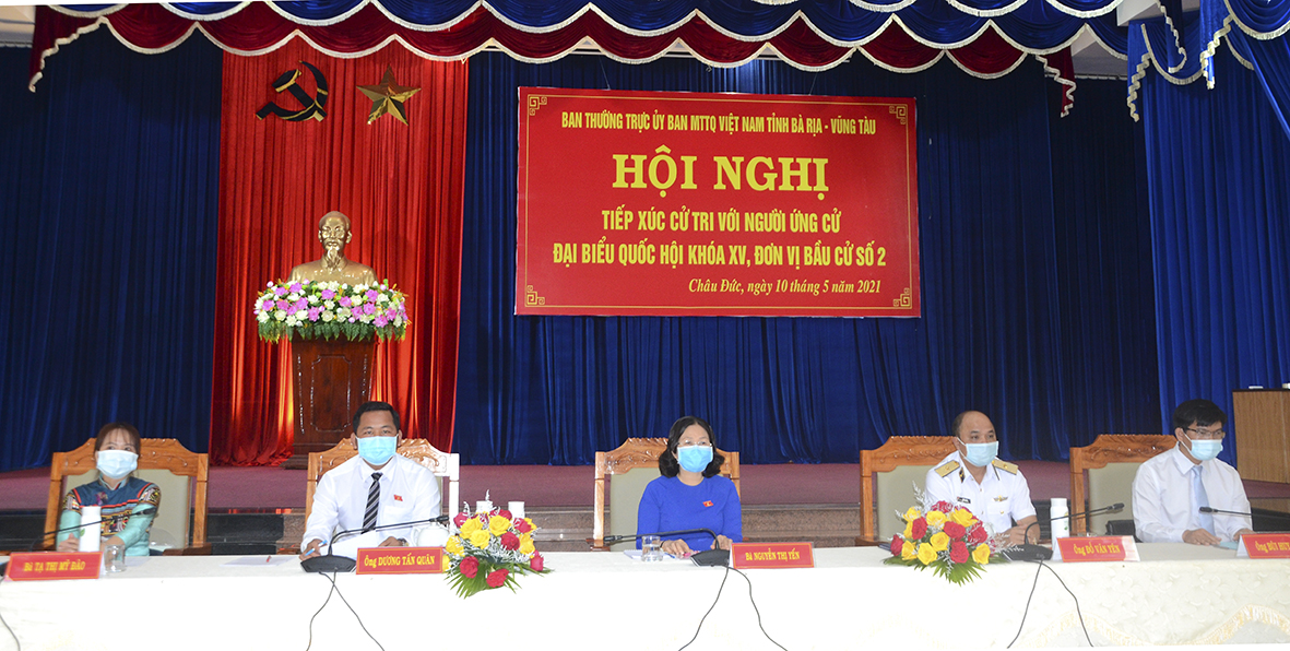 Các ứng cử viên ĐBQH khóa XV thuộc Đơn vị bầu cử số 2 tại điểm cầu chính tiếp xúc cử tri huyện Châu Đức.