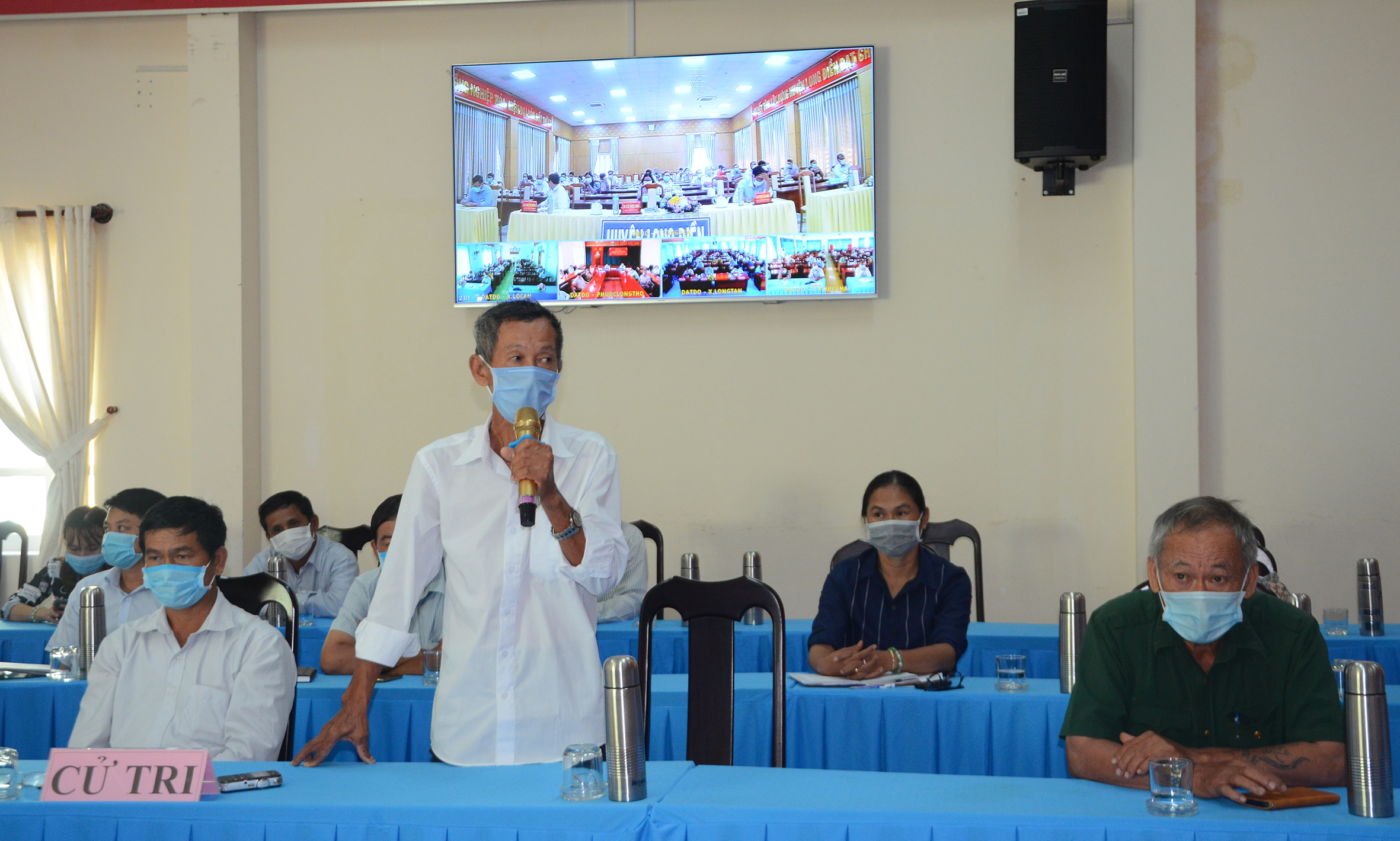 Cử tri Đoàn Văn Ba (khu phố Thanh Bình, thị trấn Đất Đỏ, huyện Đất Đỏ) mong các ứng cử viên nếu trúng cử đại biểu HĐND tỉnh nhiệm kỳ 2021-2026 có nhiều hoạt động, chương trình giúp bà con nông dân thực hiện nhiều mô hình chăn nuôi, trồng trọt ứng dụng nông nghiệp công nghệ cao.