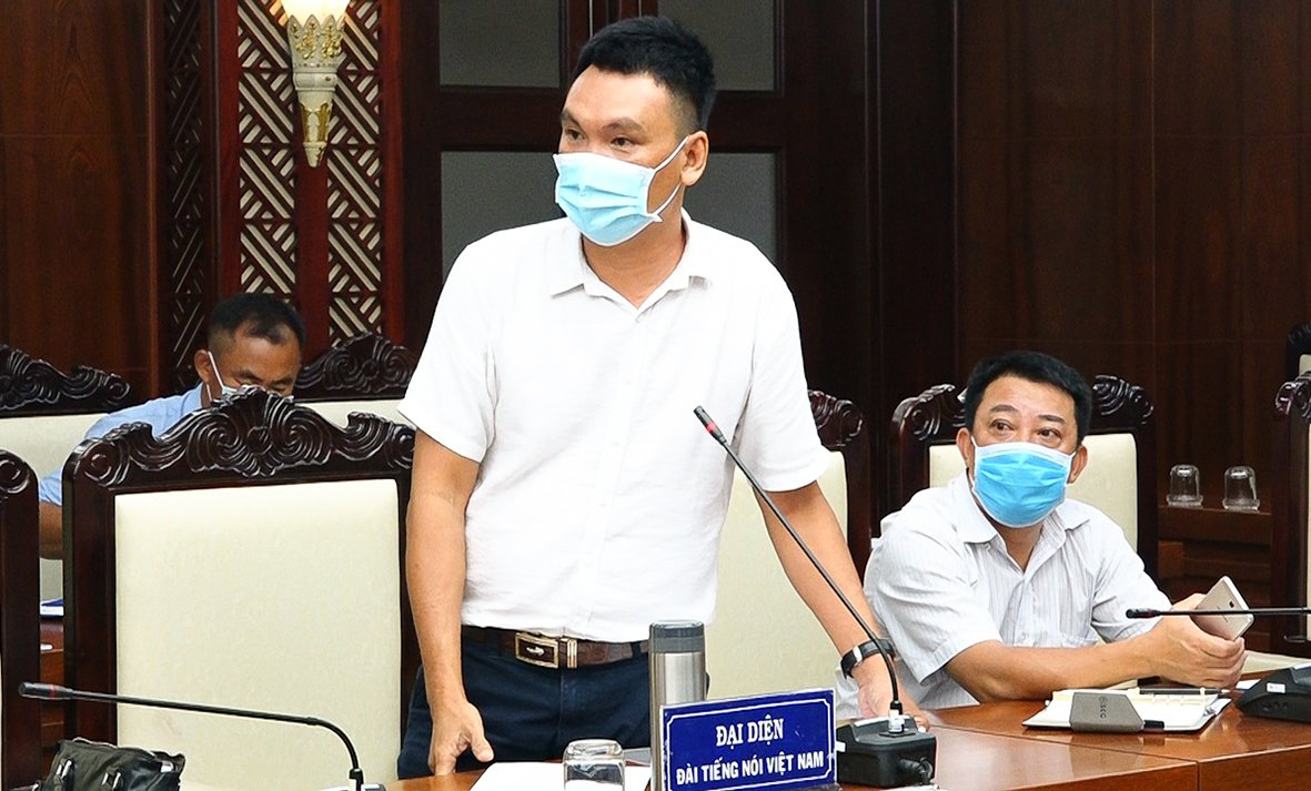 Đại diện Đài Tiếng nói Việt Nam phát biểu tại Họp báo.