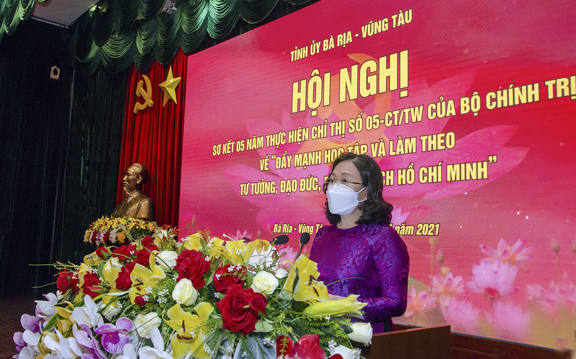 Bà Nguyễn Thị Yến, Phó Bí thư Thường trực Tỉnh ủy, Trưởng Đoàn ĐBQH tỉnh phát biểu chỉ đạo Hội nghị.