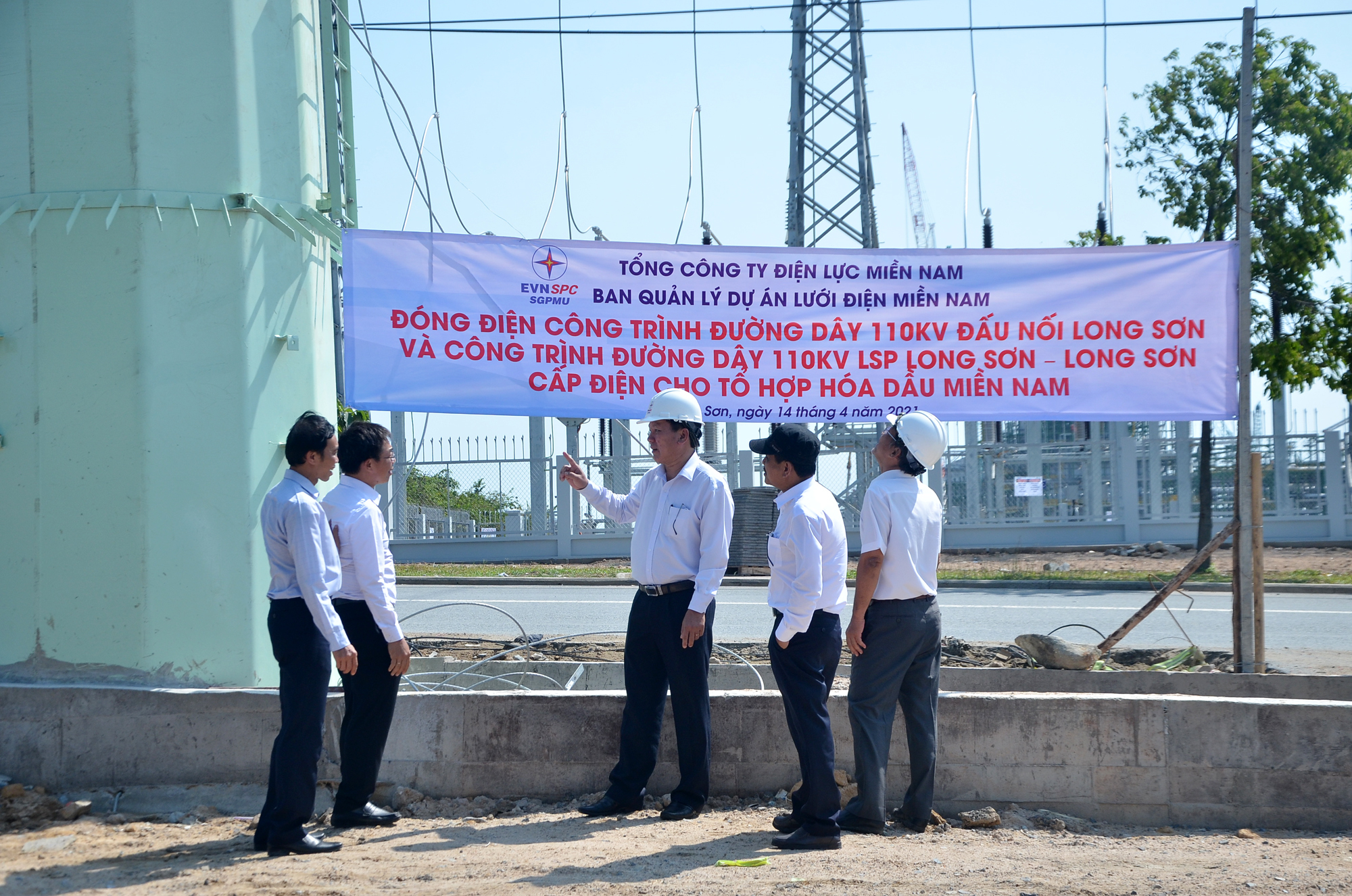 Công trình đường dây 110kV cấp điện cho Tổ hợp hóa dầu miền Nam đã được hoàn thành và đóng điện.