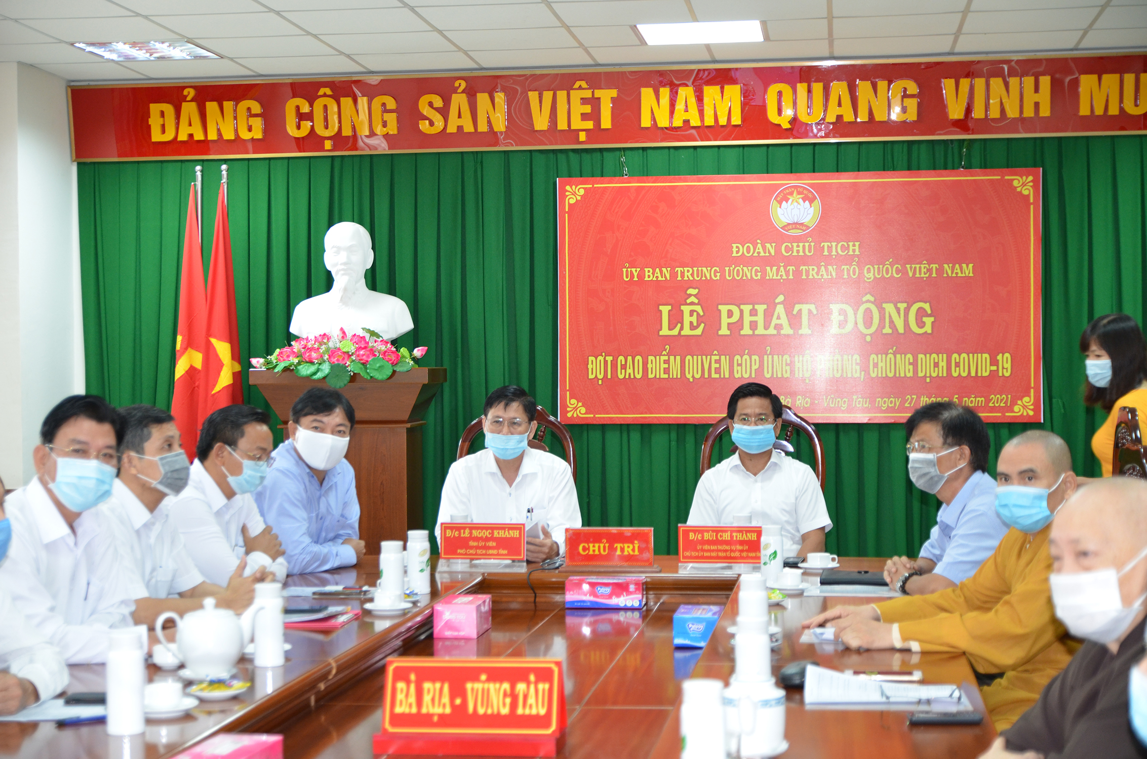 Ông Bùi Chí Thành, Ủy viên Ban Thường vụ Tỉnh ủy, Chủ tịch UBMTTQ Việt Nam tỉnh và ông Lê Ngọc Khánh, Phó Chủ tịch UBND tỉnh chủ trì điểm cầu BR-VT.