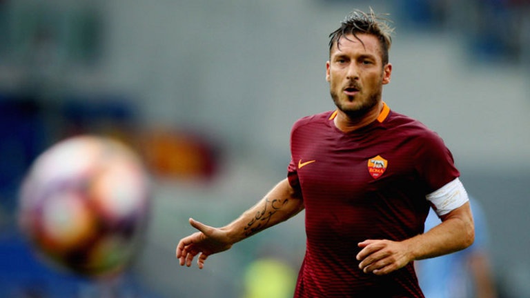 Totti một lòng trung thành màu áo bả trầu.