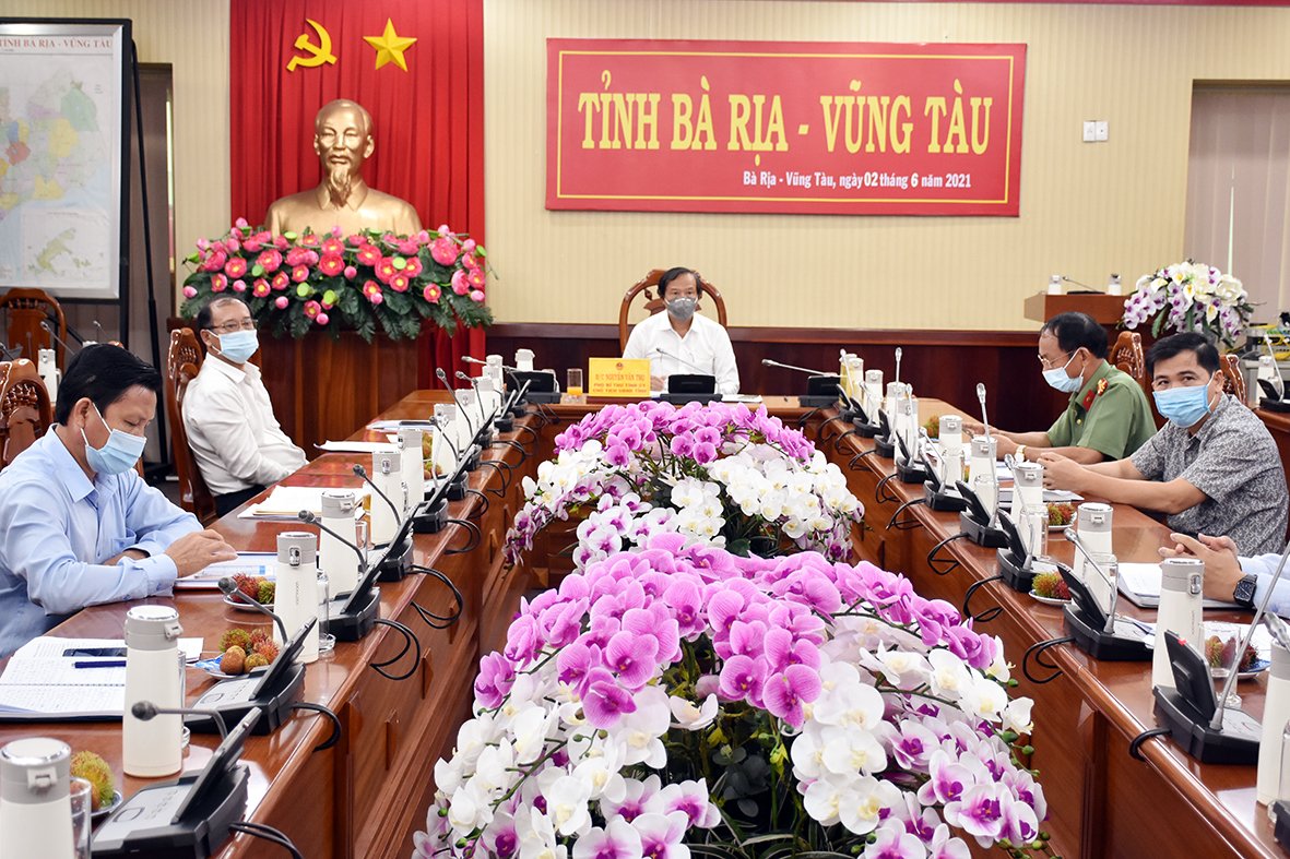 Ông Nguyễn Văn Thọ, Chủ tịch UBND tỉnh, Trưởng BCĐ Phòng, chống dịch COVID-19 tỉnh chủ trì cuộc họp.