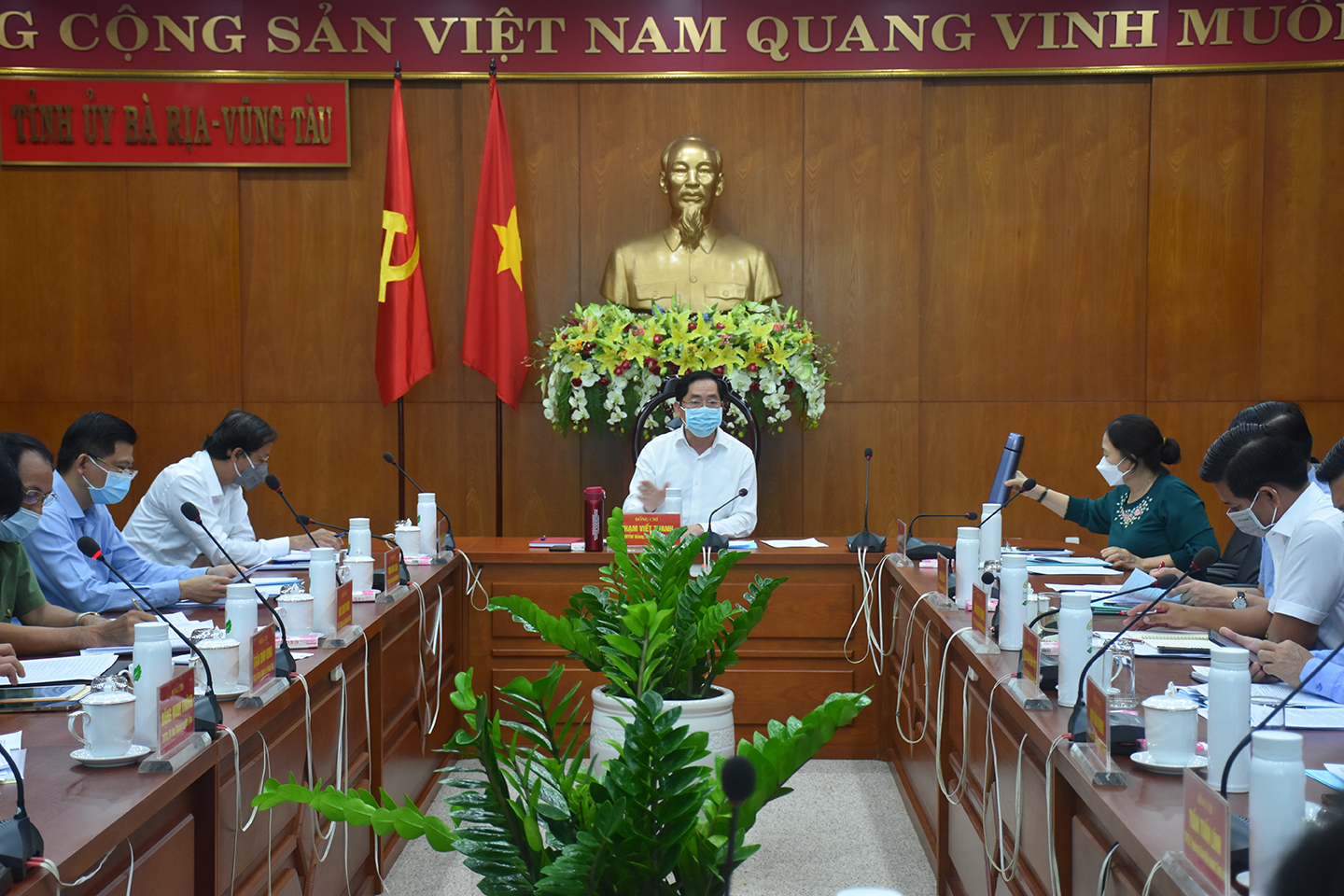 Ông Phạm Viết Thanh, Ủy viên Trung ương Đảng, Bí thư Tỉnh ủy chủ trì cuộc họp Ban Thường vụ Tỉnh ủy.