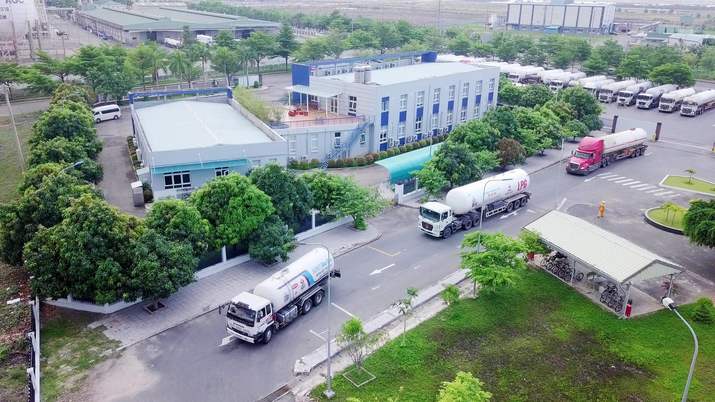 Xe bồn vào nhận hàng tại Trạm nạp LPG Thị Vải.