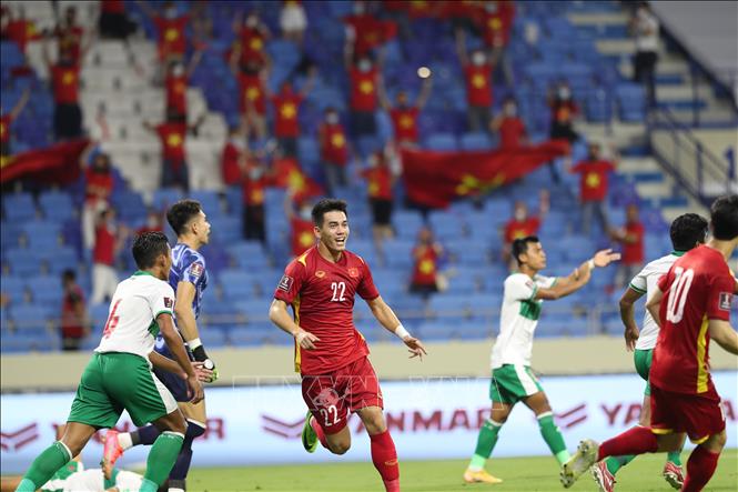Tiến Linh ăn mừng bàn thắng mở tỷ số. Ảnh: TTXVN.