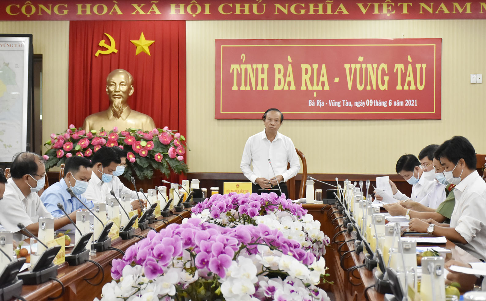 Ông Nguyễn Văn Thọ, Chủ tịch UBND tỉnh chủ trì cuộc họp.