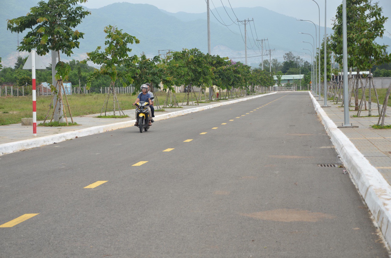 CCN Hòa Long đã hoàn thiện hạ tầng, đang chờ hoàn chỉnh thủ tục để di dời các cơ sở sản xuất gây ô nhiễm về đây.
