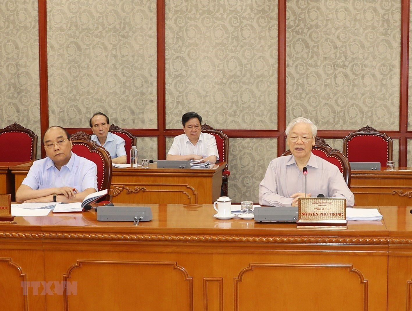 Tổng Bí thư Nguyễn Phú Trọng phát biểu kết luận cuộc họp.