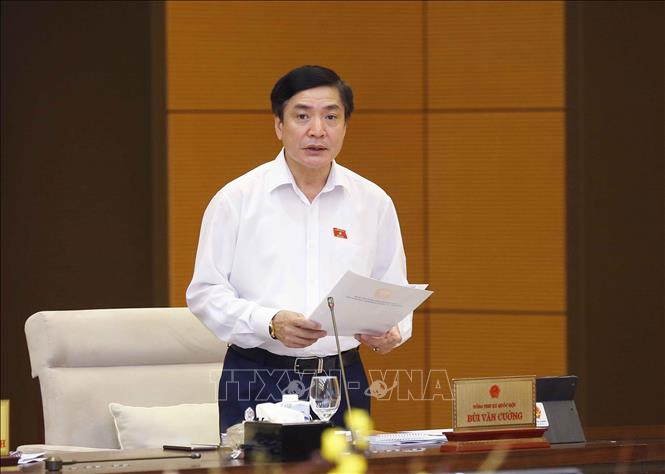 Tổng Thư ký Quốc hội, Chủ nhiệm Văn phòng Quốc hội, Chánh Văn phòng Hội đồng Bầu cử quốc gia Bùi Văn Cường trình bày báo cáo. Ảnh: Doãn Tấn/TTXVN