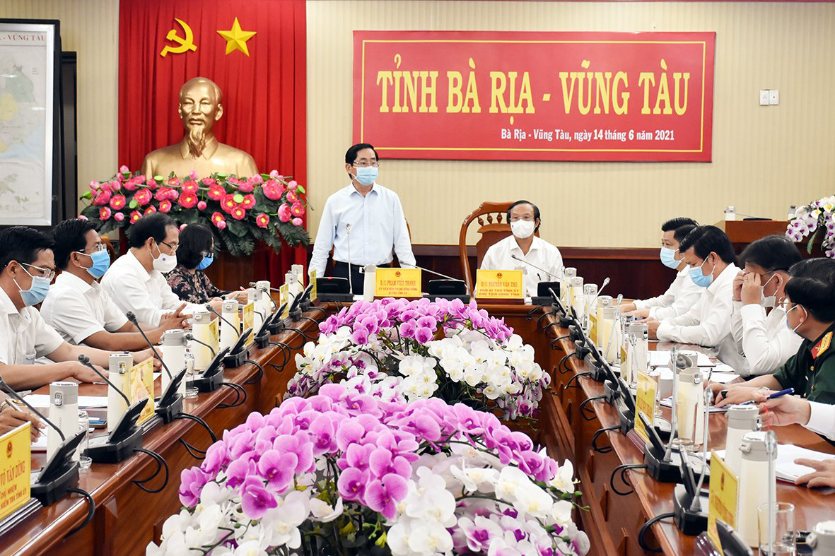 Bí thư Tỉnh ủy Phạm Viết Thanh phát biểu tại cuộc họp.