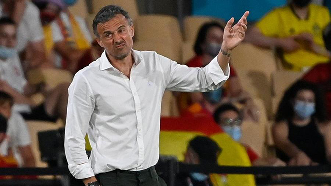 HLV Luis Enrique có một tối thất vọng về bóng đá.