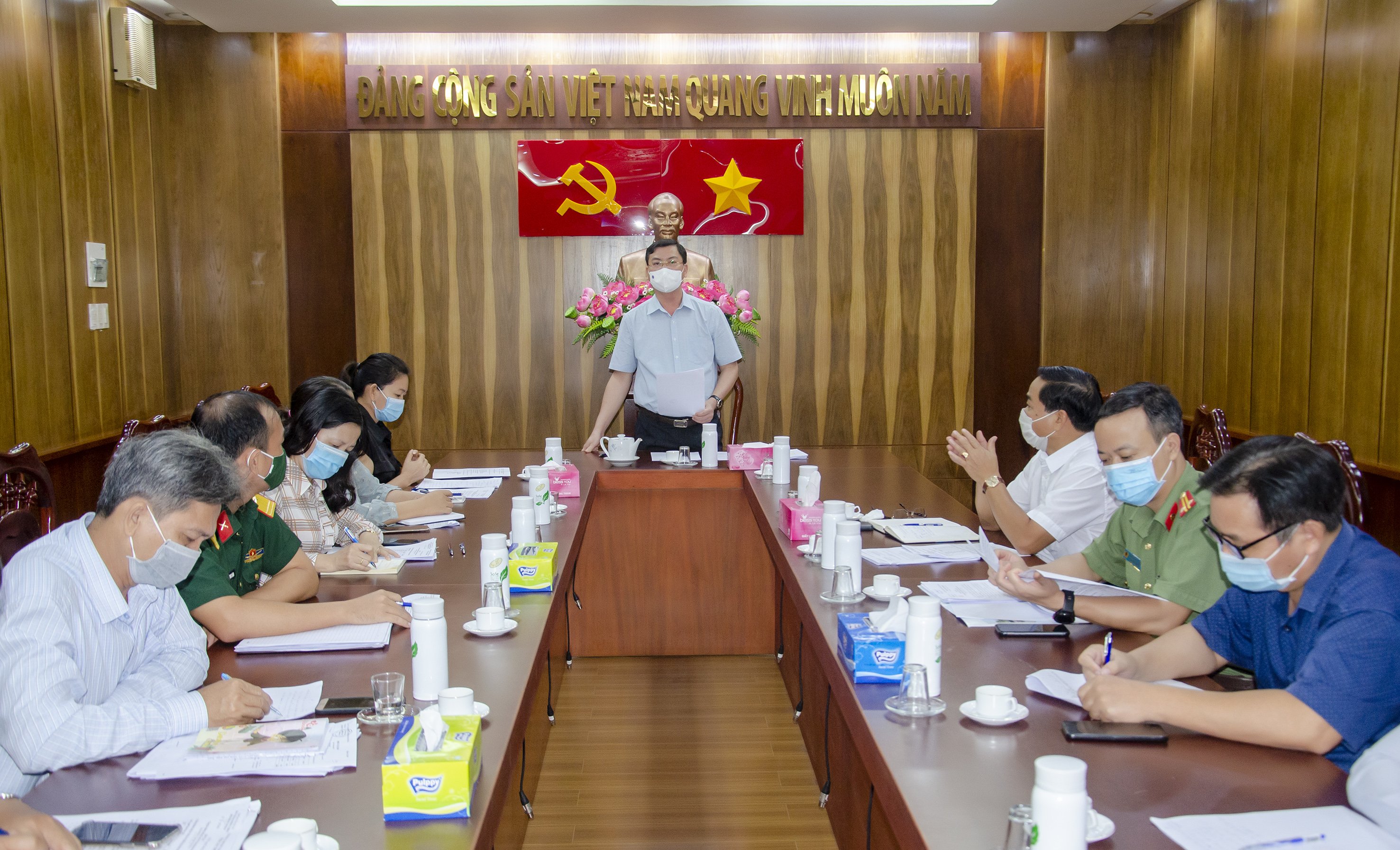 Ông Nguyễn Công Vinh, Phó Chủ tịch UBND tỉnh chủ trì buổi làm việc và kiểm tra thực tế về công tác phòng, chống dịch COVID-19 trên địa bàn huyện Đất Đỏ.
