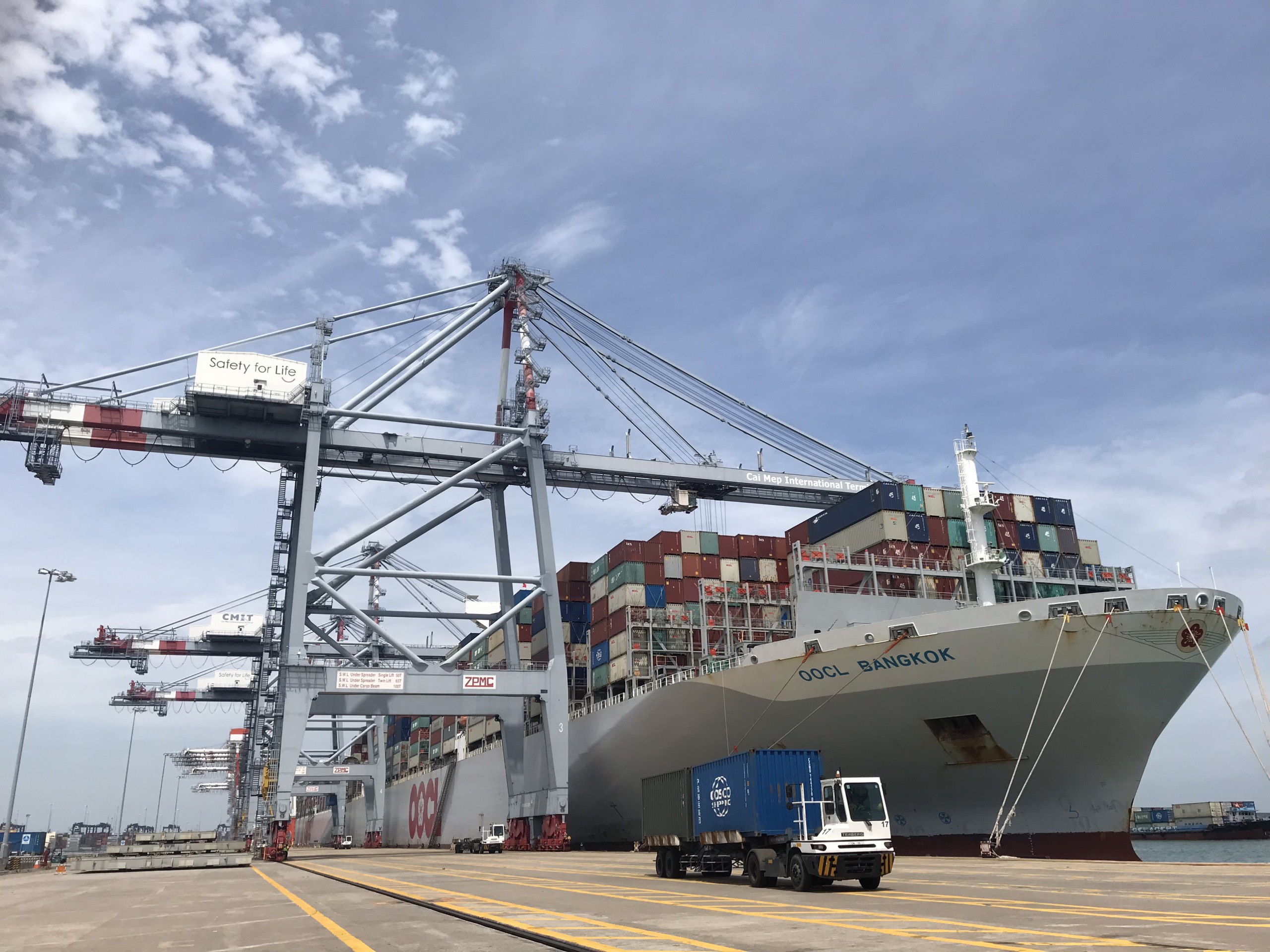 Tàu COSCO/OOCL là 1 trong 2 tuyến dịch vụ mới của cảng CMIT.