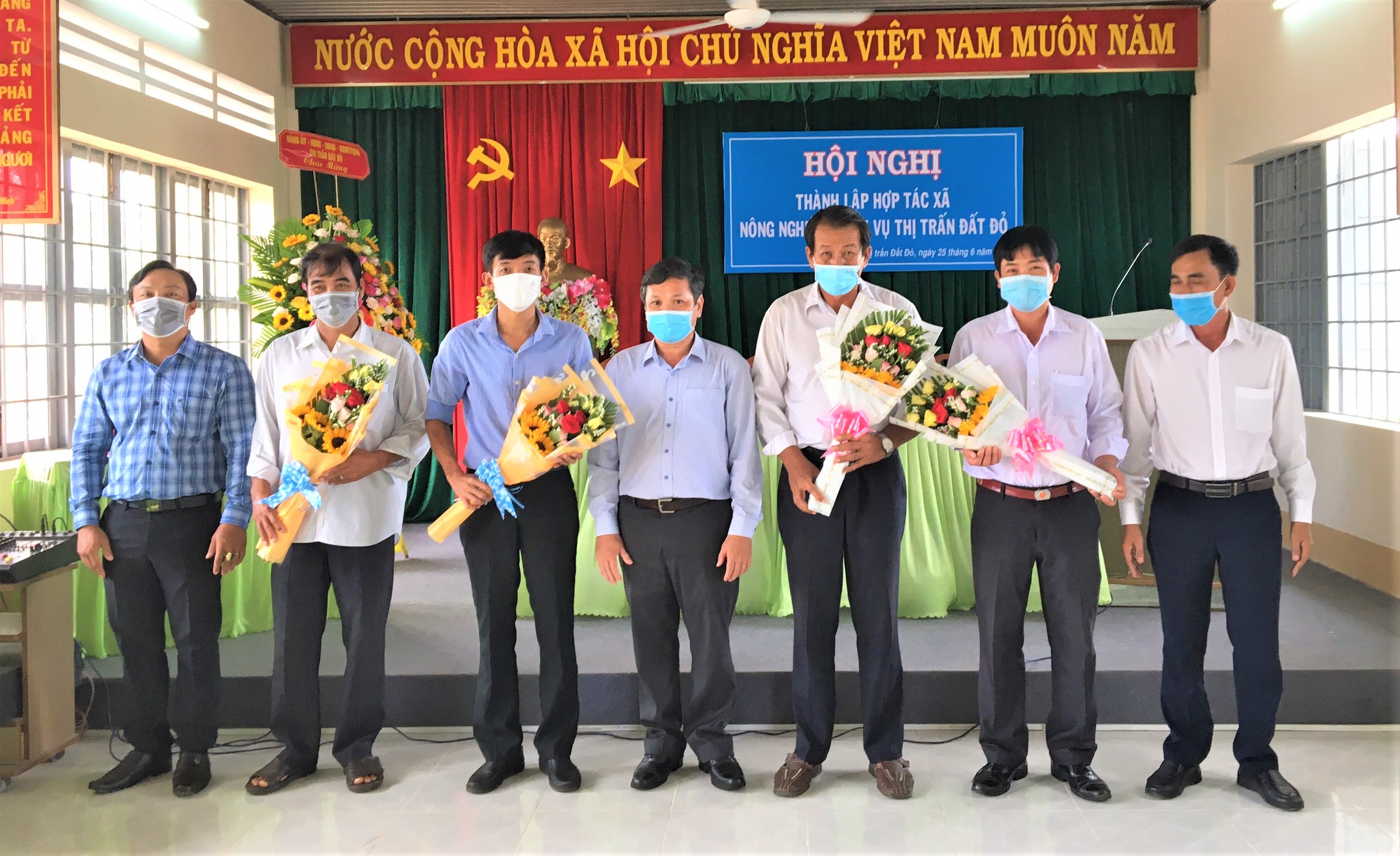 Ra mắt thành viên chủ chốt của HTX Nông nghiệp-Dịch vụ Đất Đỏ tại TT.Đất Đỏ.